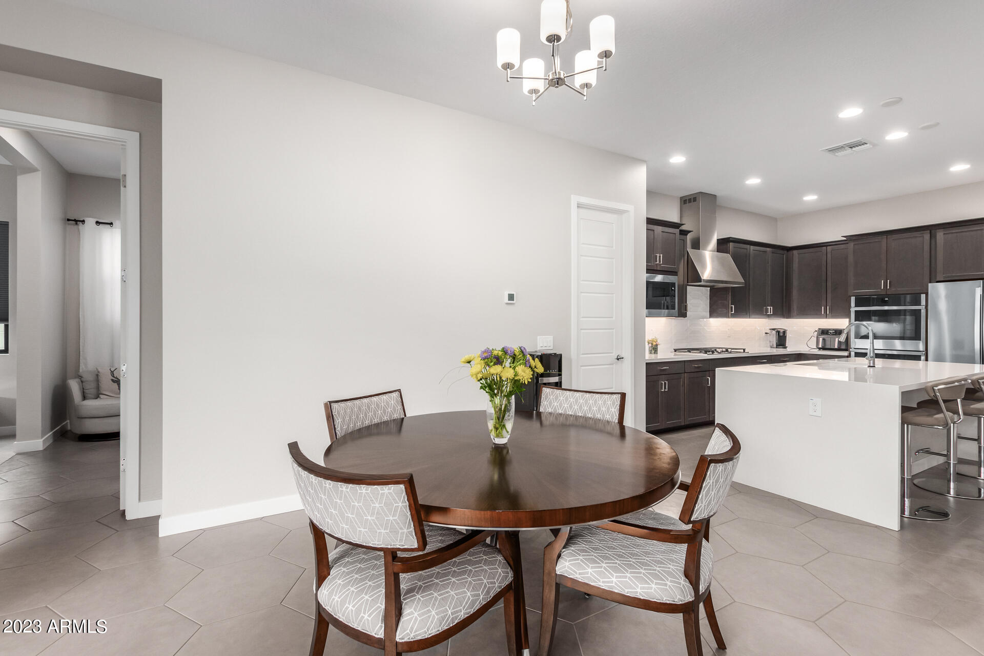 827 E HOPI Trail