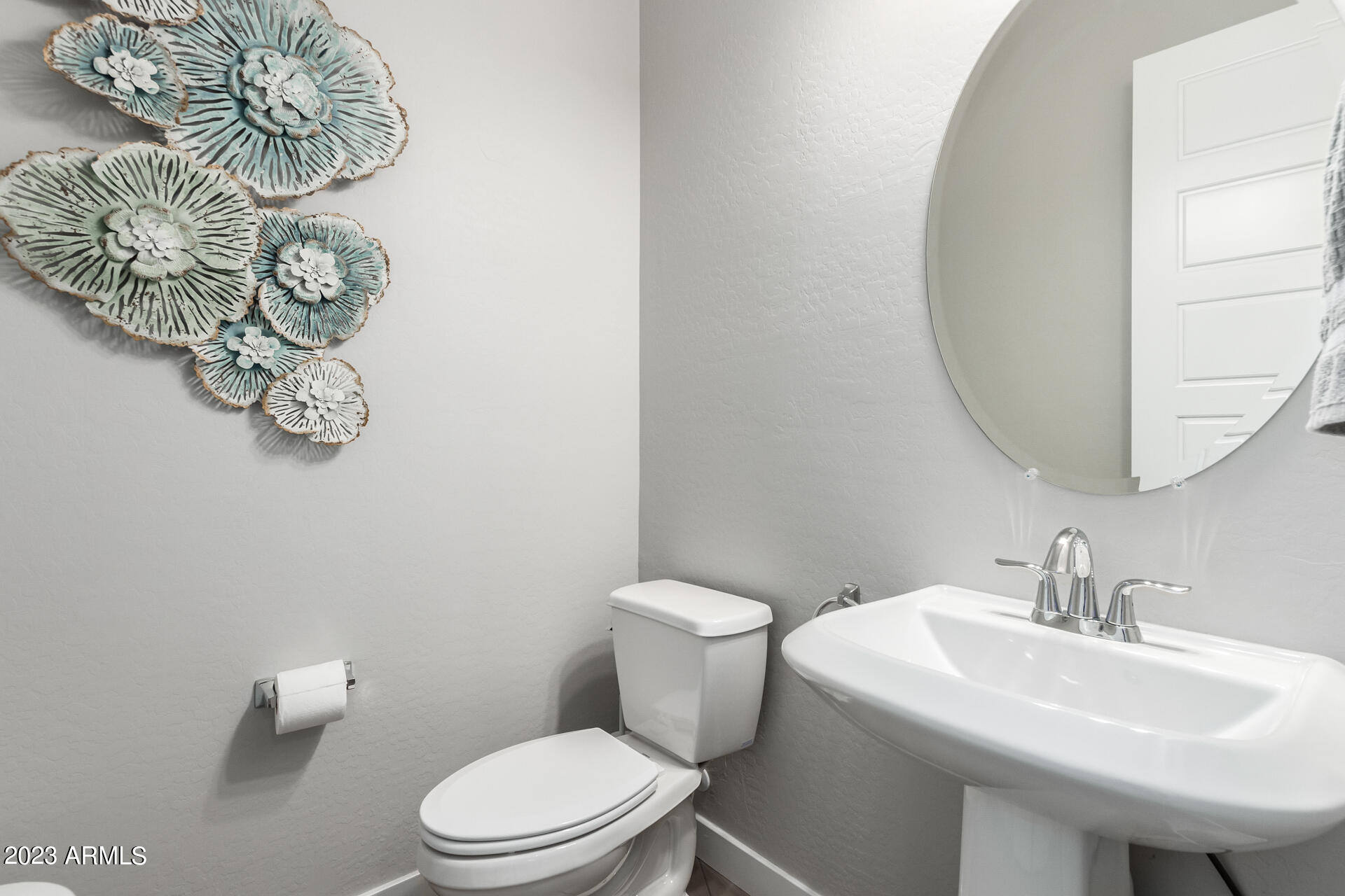 827 E HOPI Trail