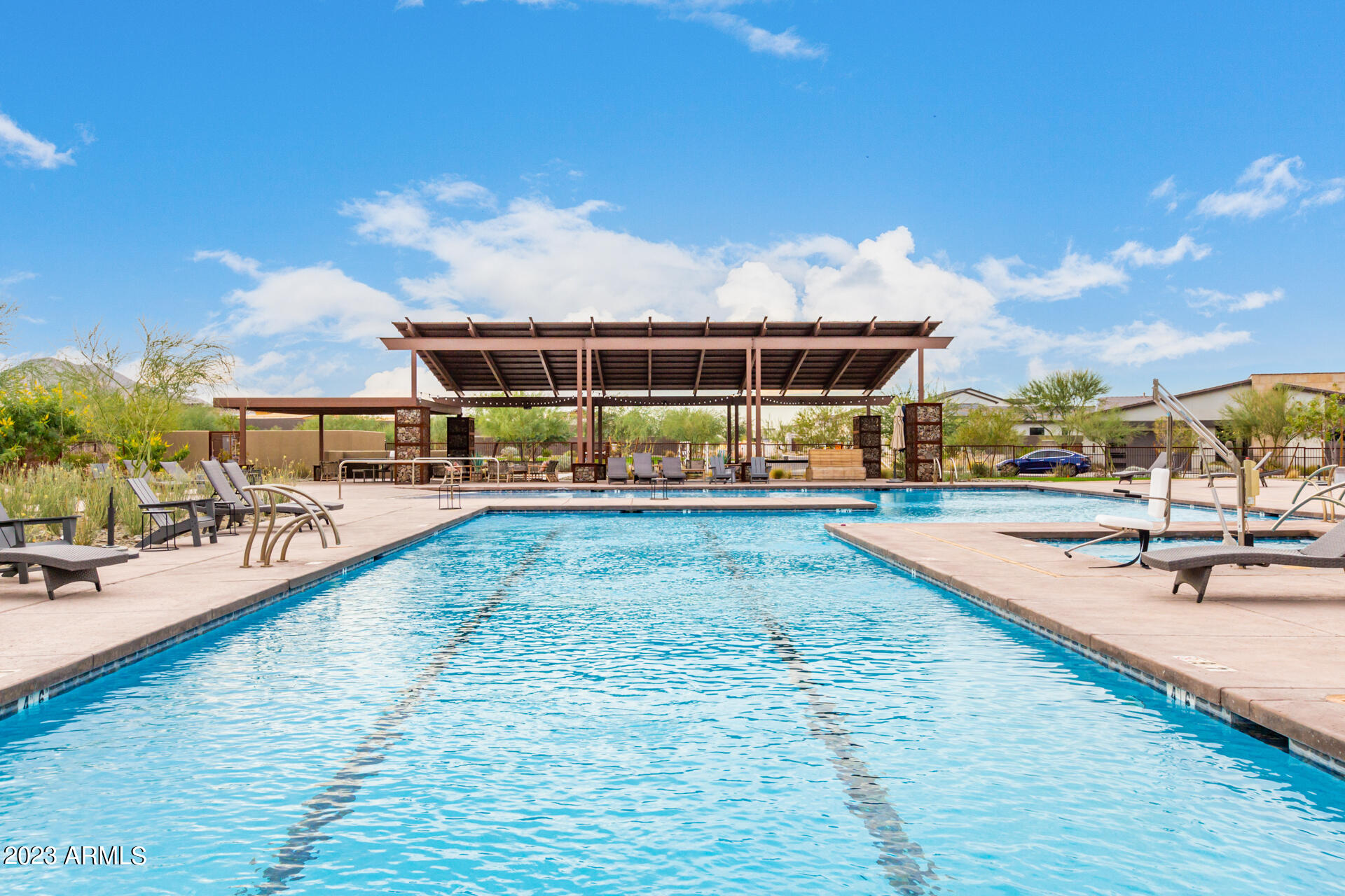 827 E HOPI Trail