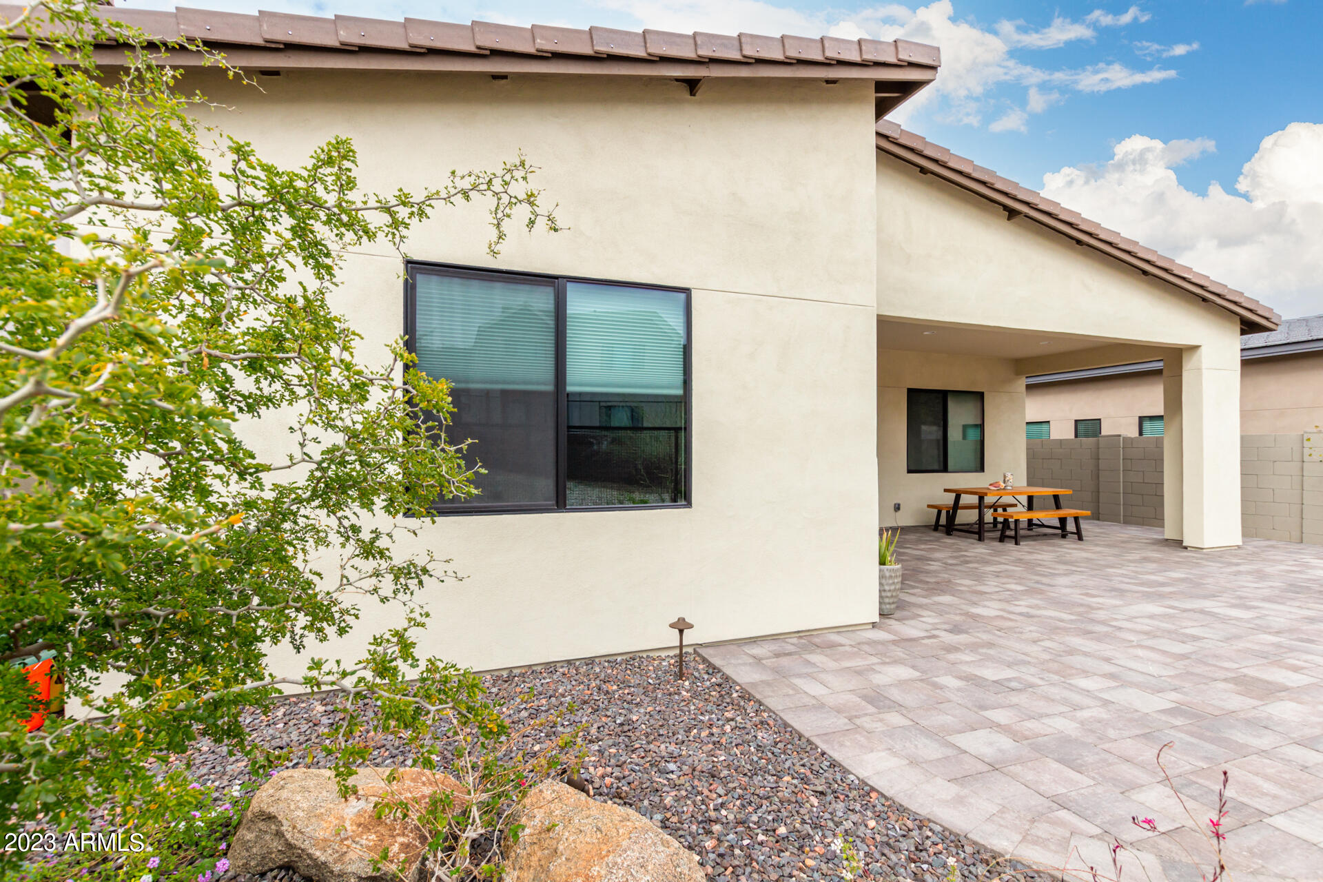 827 E HOPI Trail