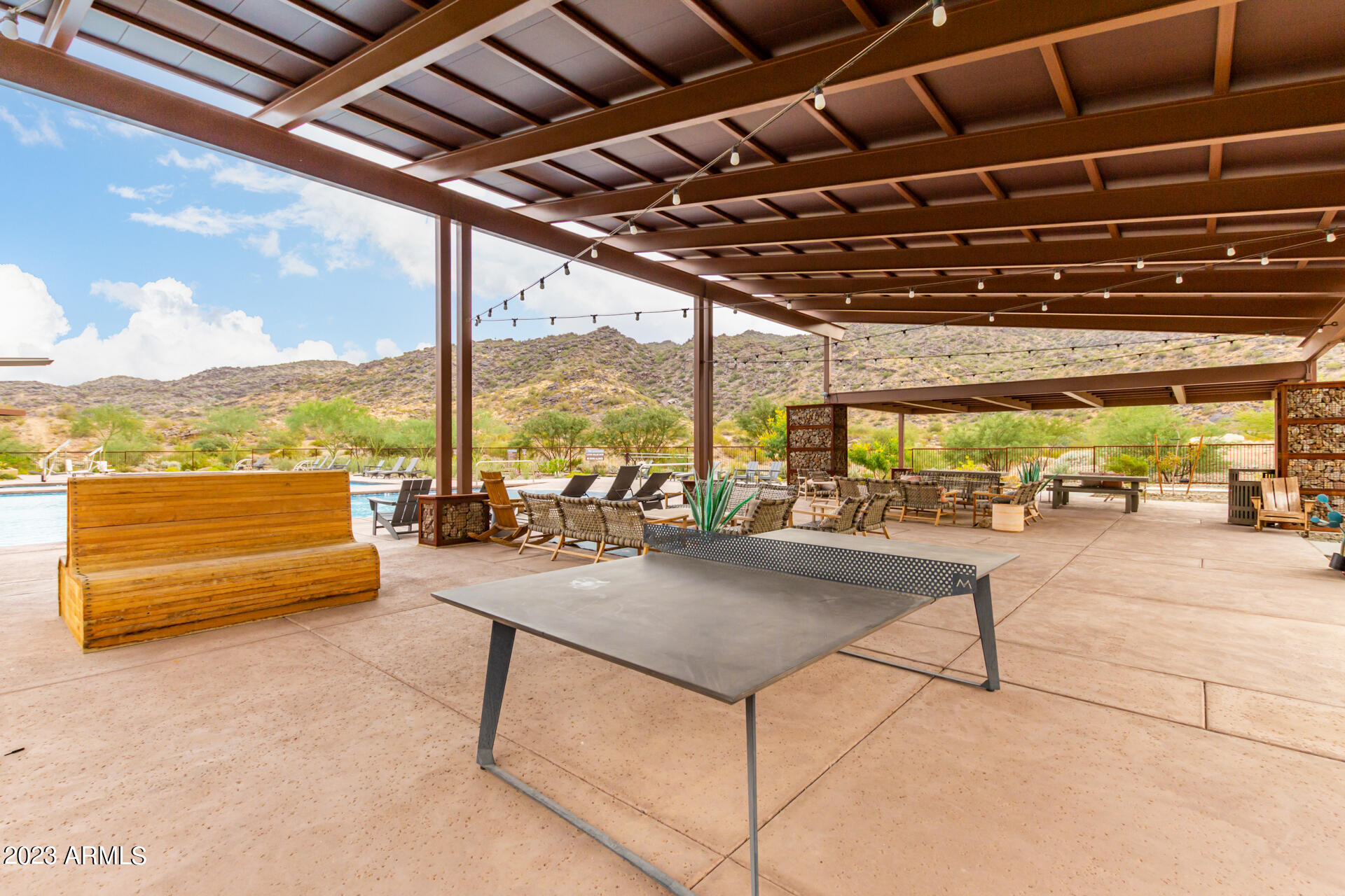 827 E HOPI Trail