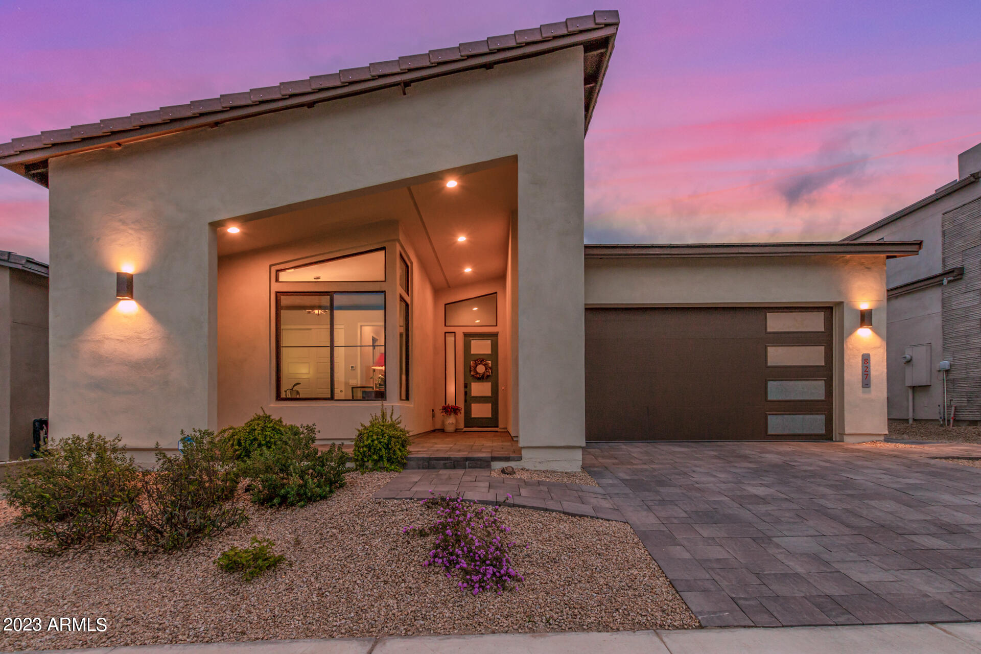 827 E HOPI Trail
