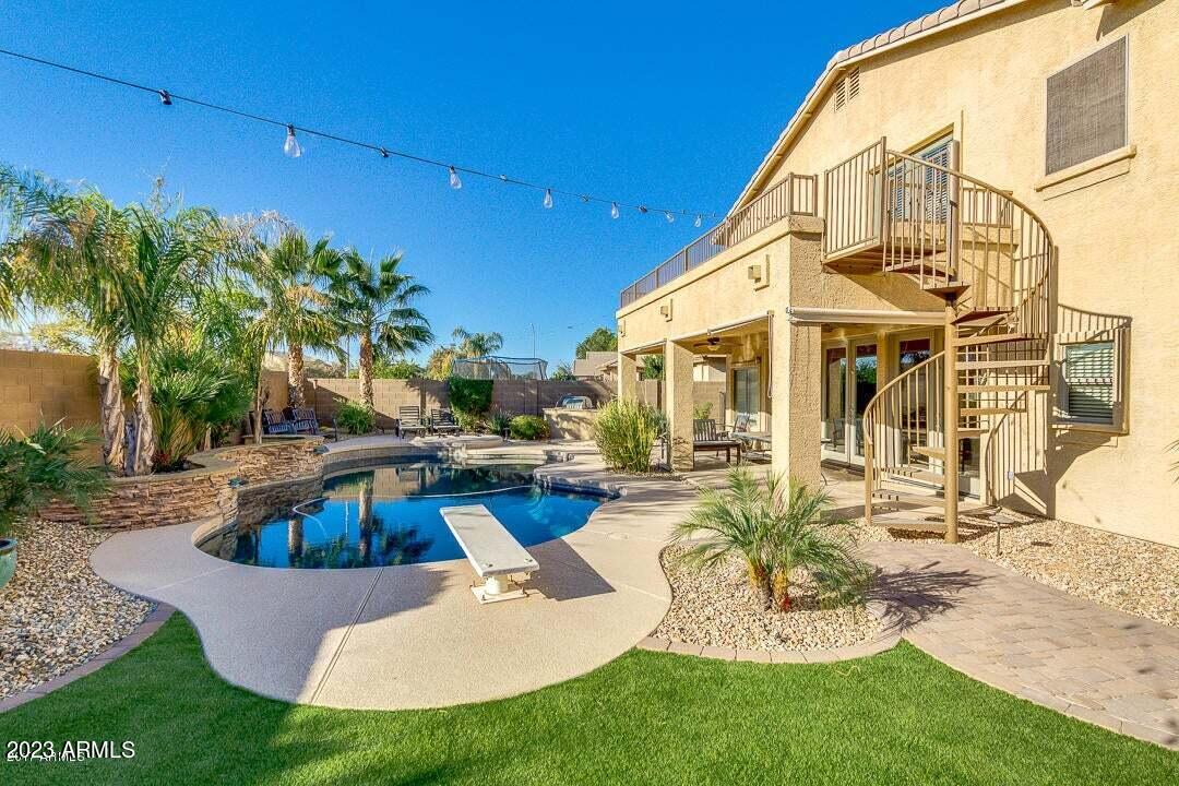 6628 S GARNET Way