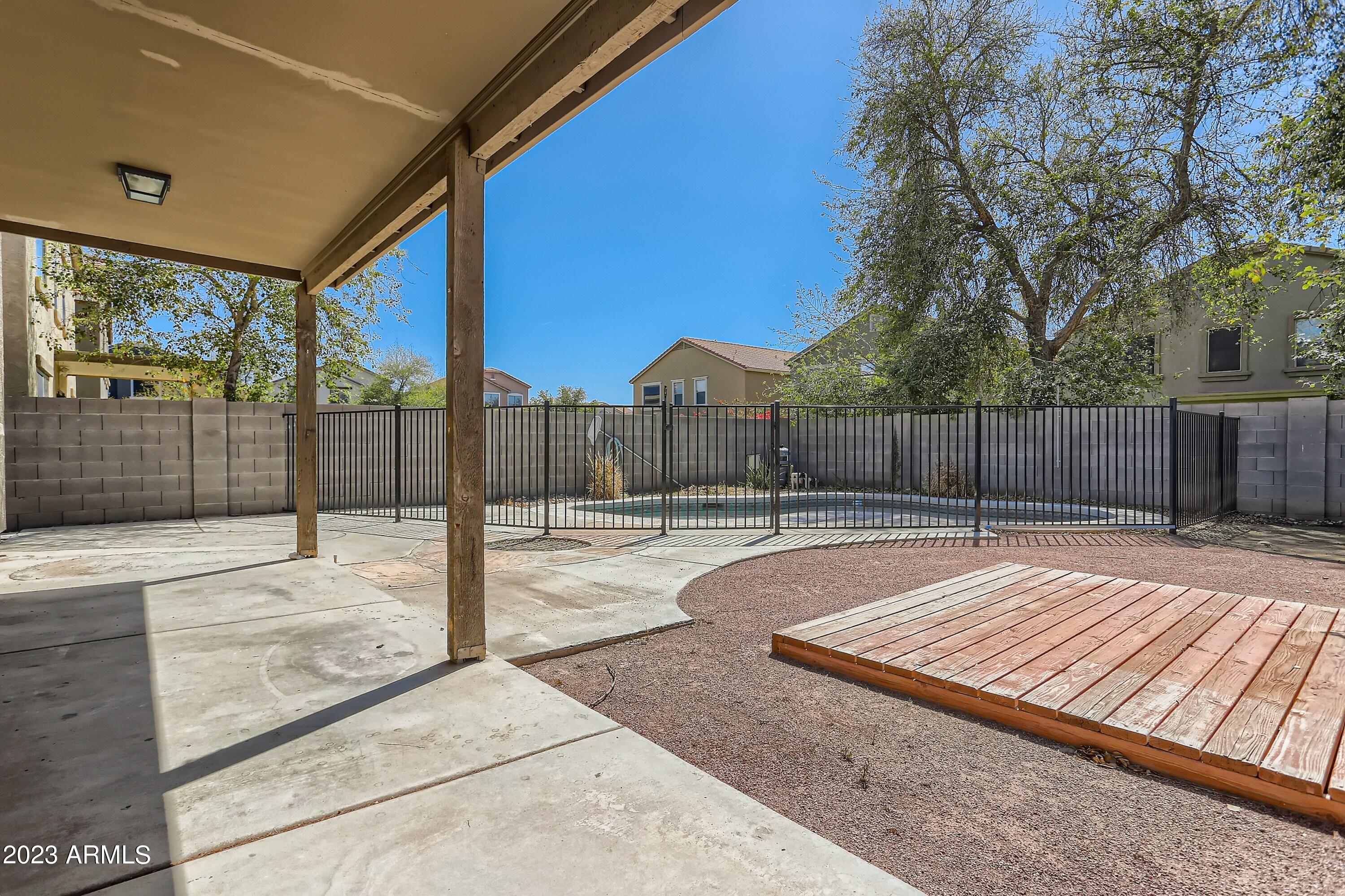 505 E CHRISTOPHER Street