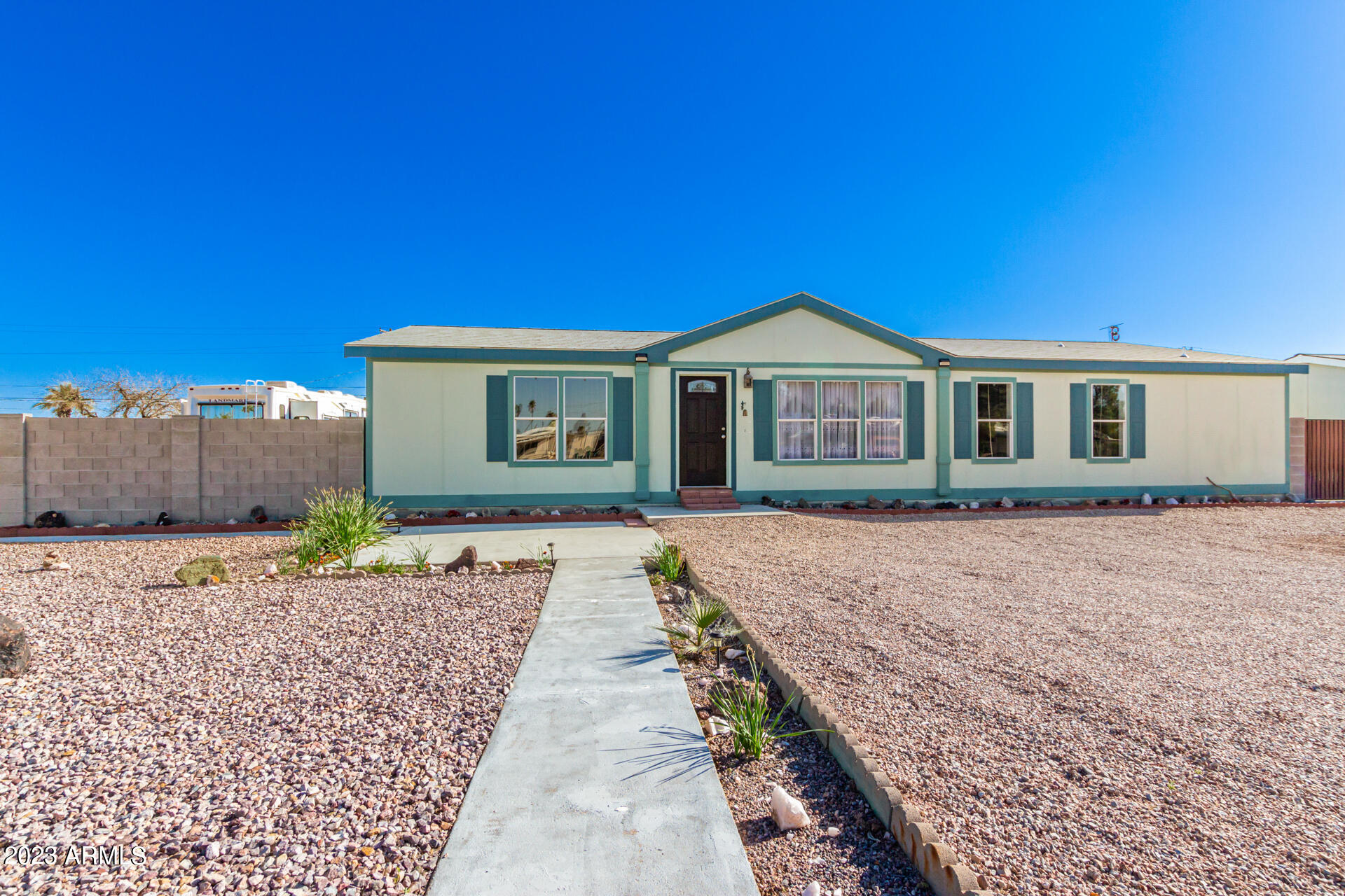 10145 E ILLINI Street