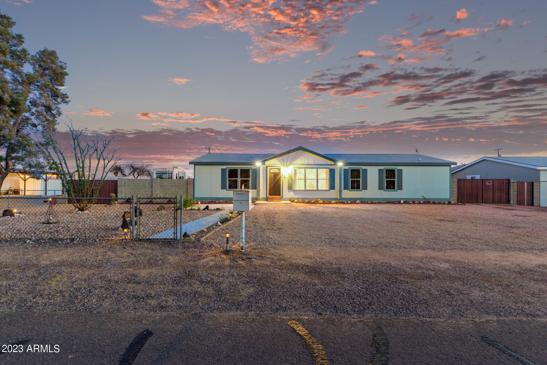 10145 E ILLINI Street