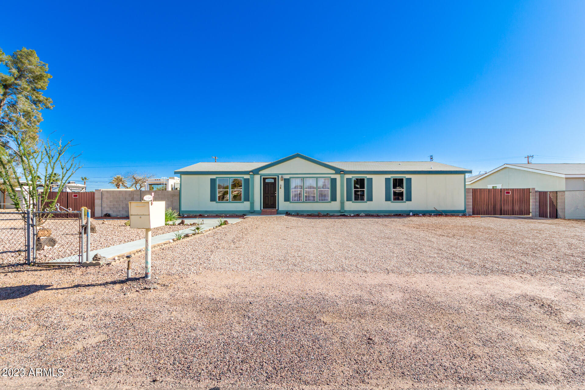 10145 E ILLINI Street
