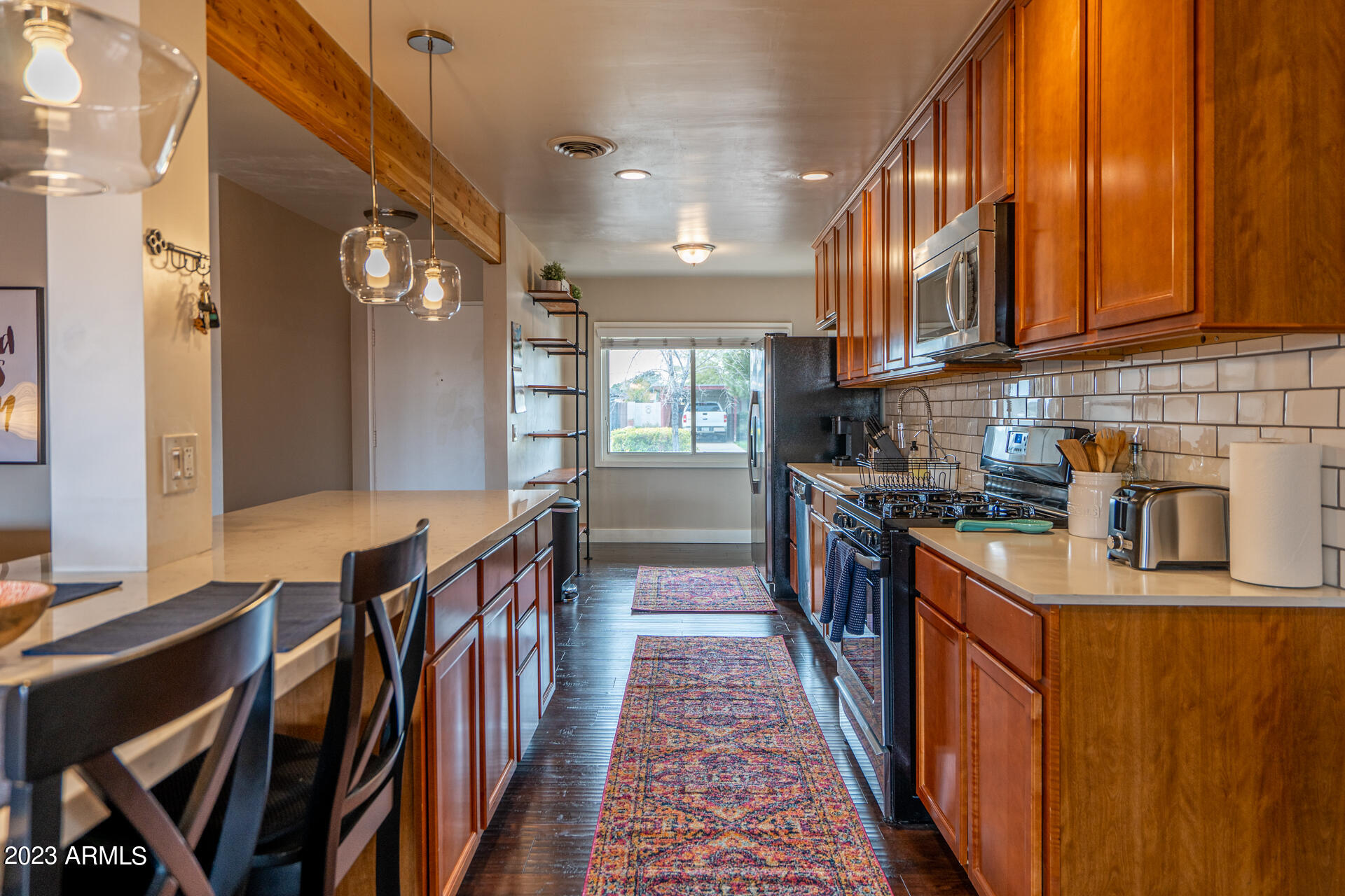 836 W MITCHELL Drive