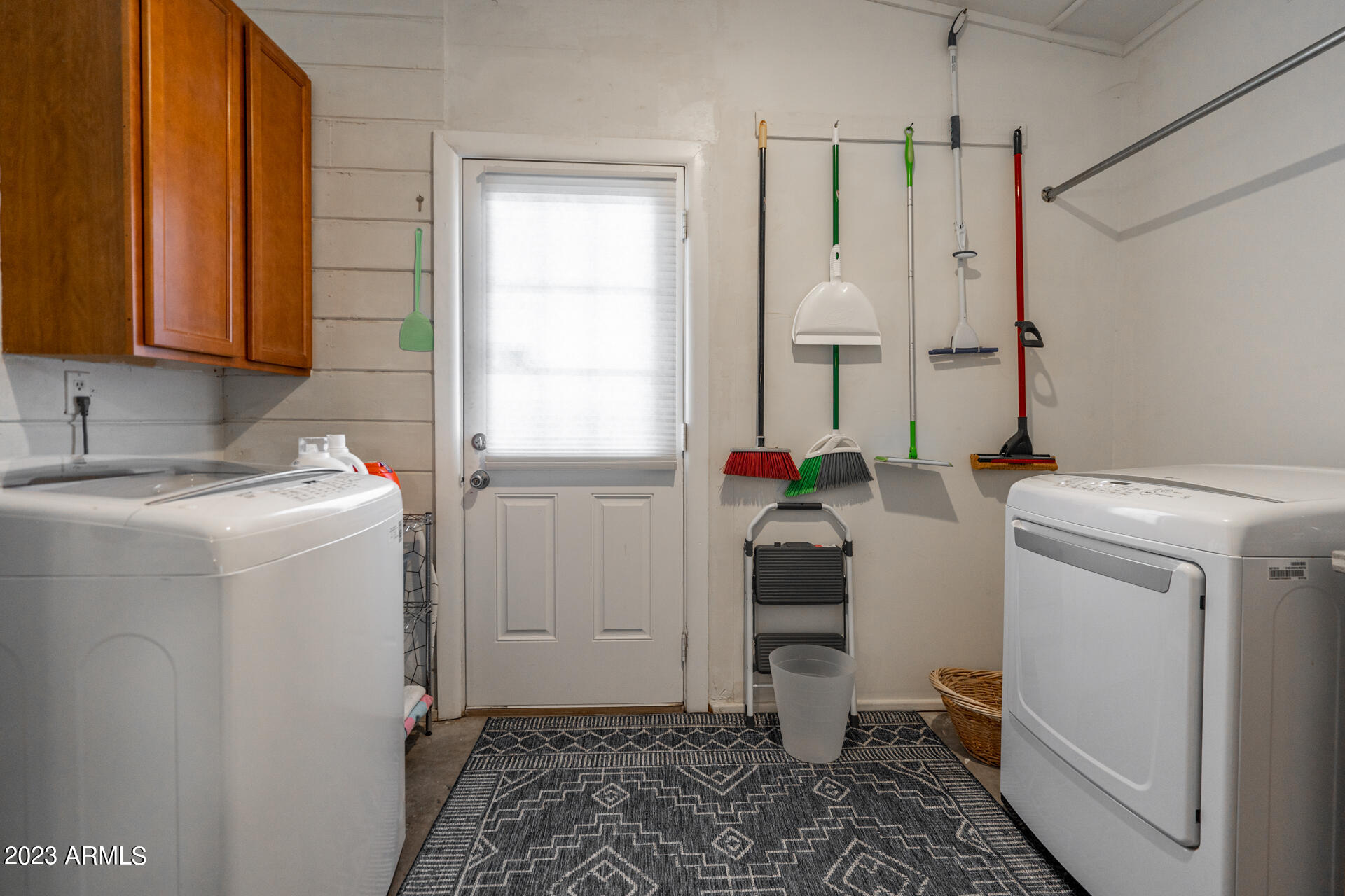 836 W MITCHELL Drive