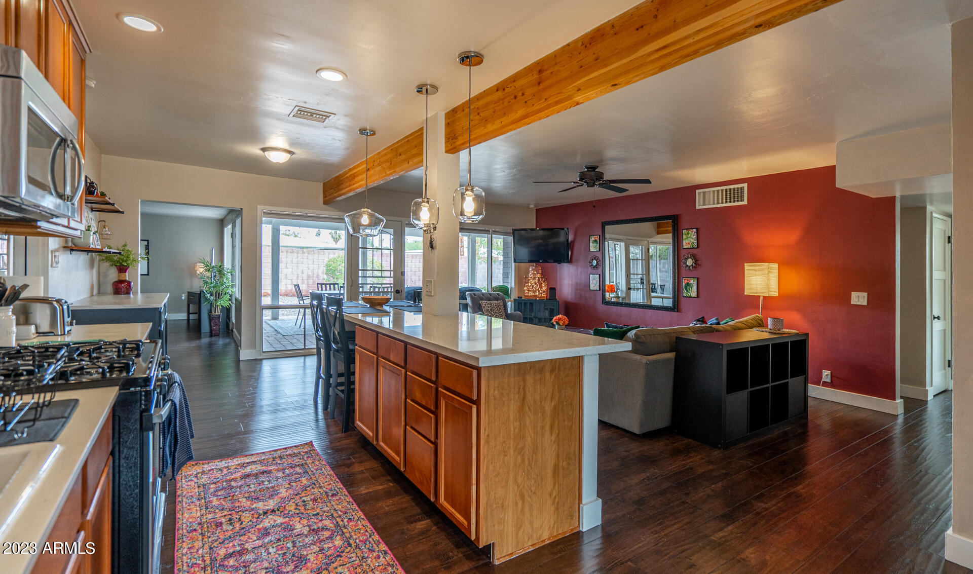 836 W MITCHELL Drive