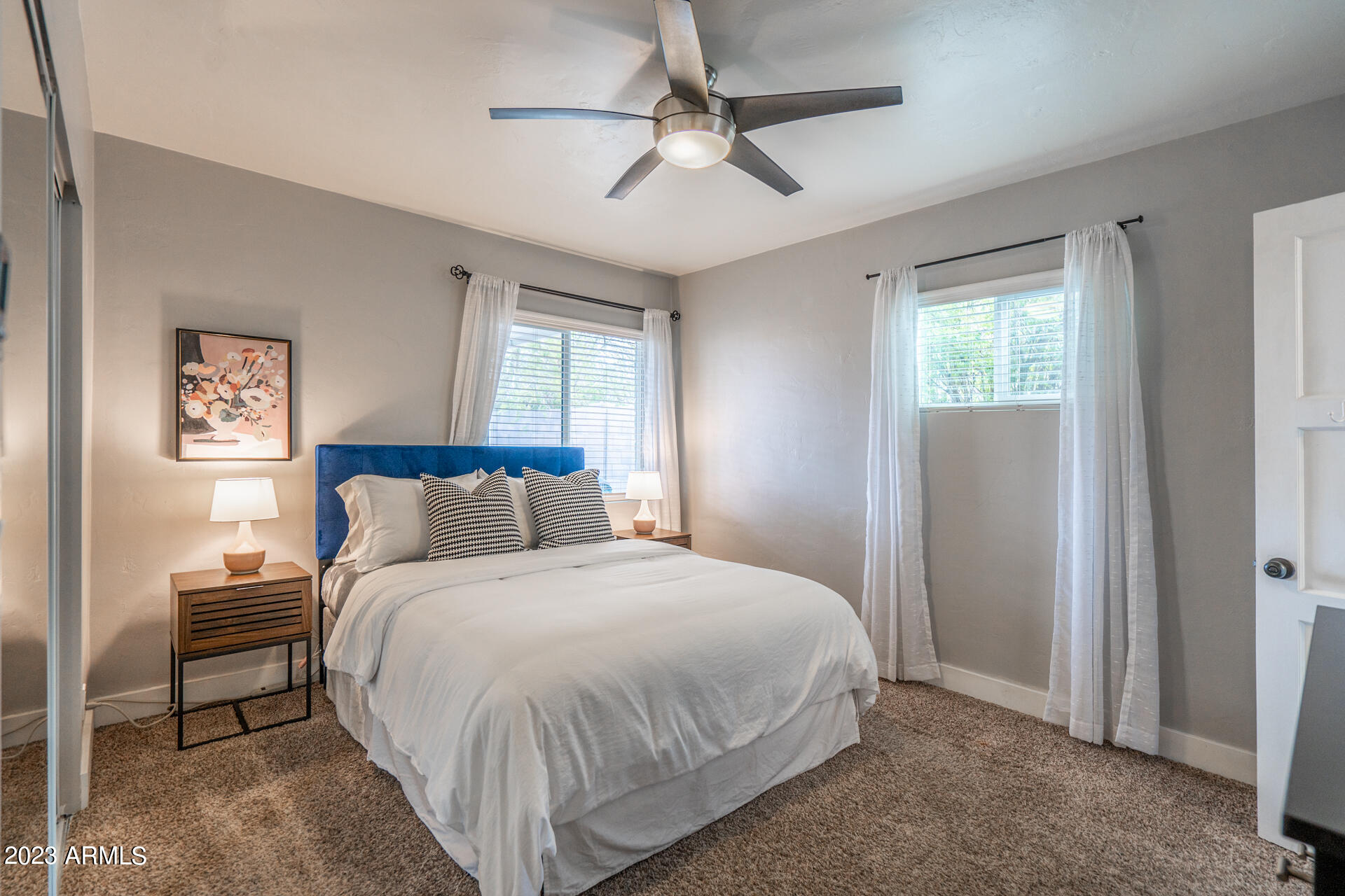 836 W MITCHELL Drive