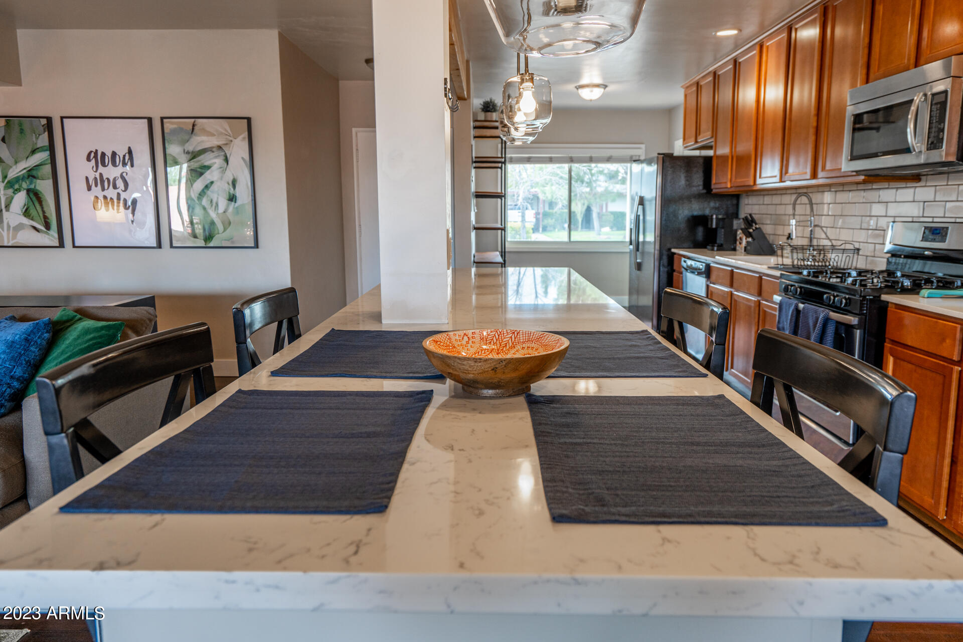 836 W MITCHELL Drive