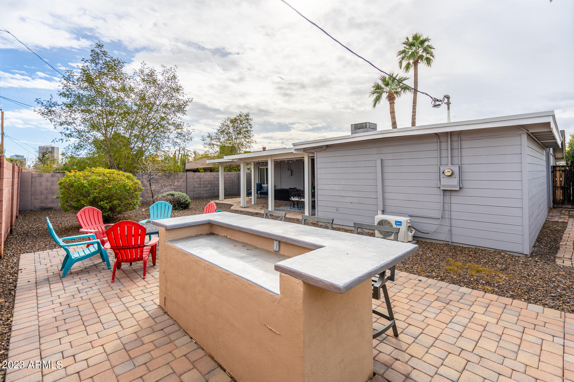 836 W MITCHELL Drive