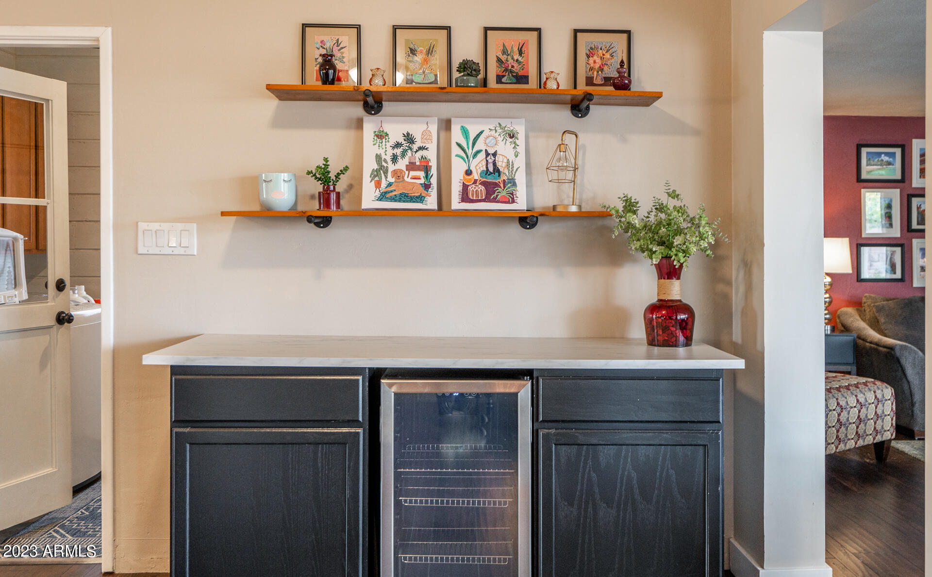 836 W MITCHELL Drive