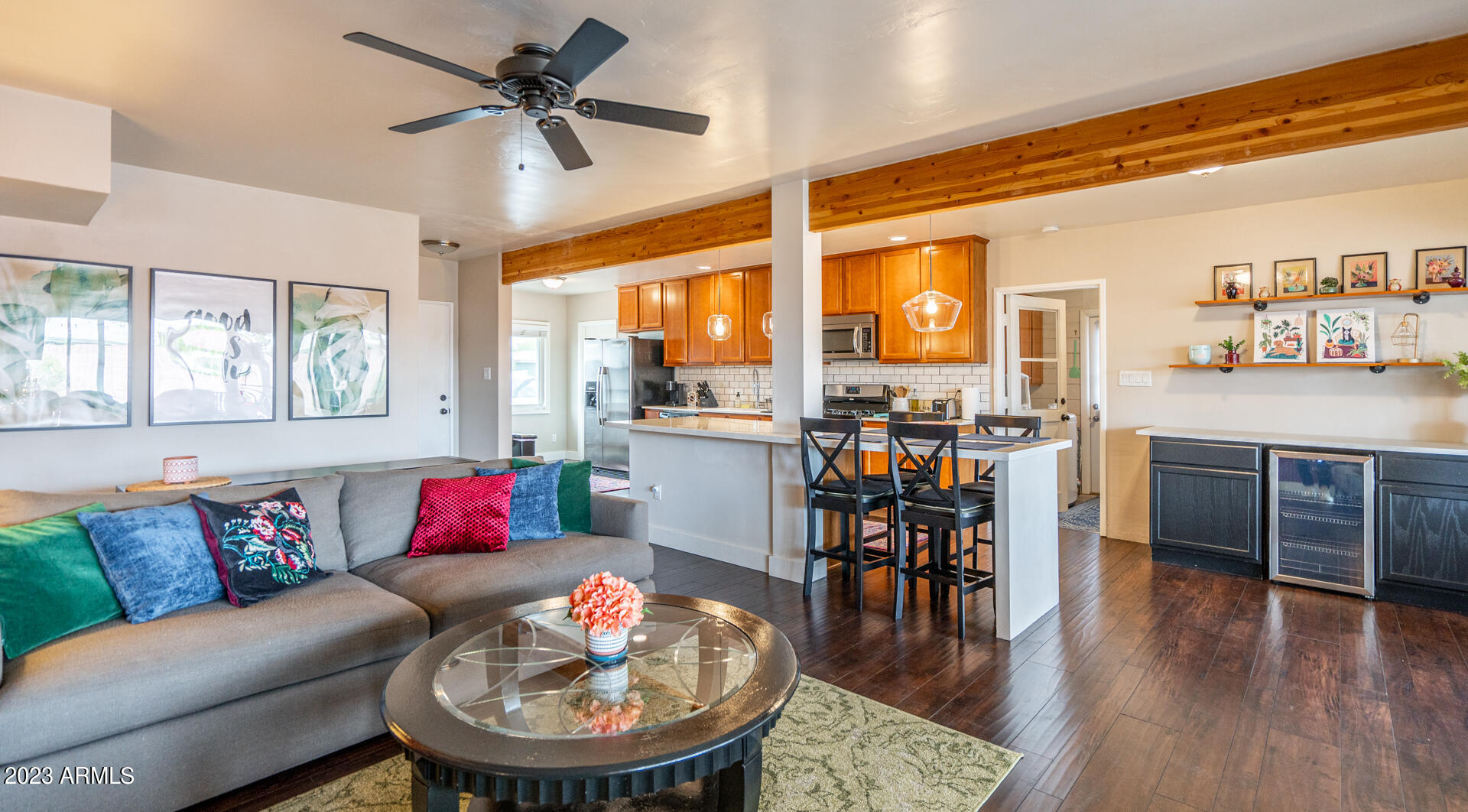 836 W MITCHELL Drive