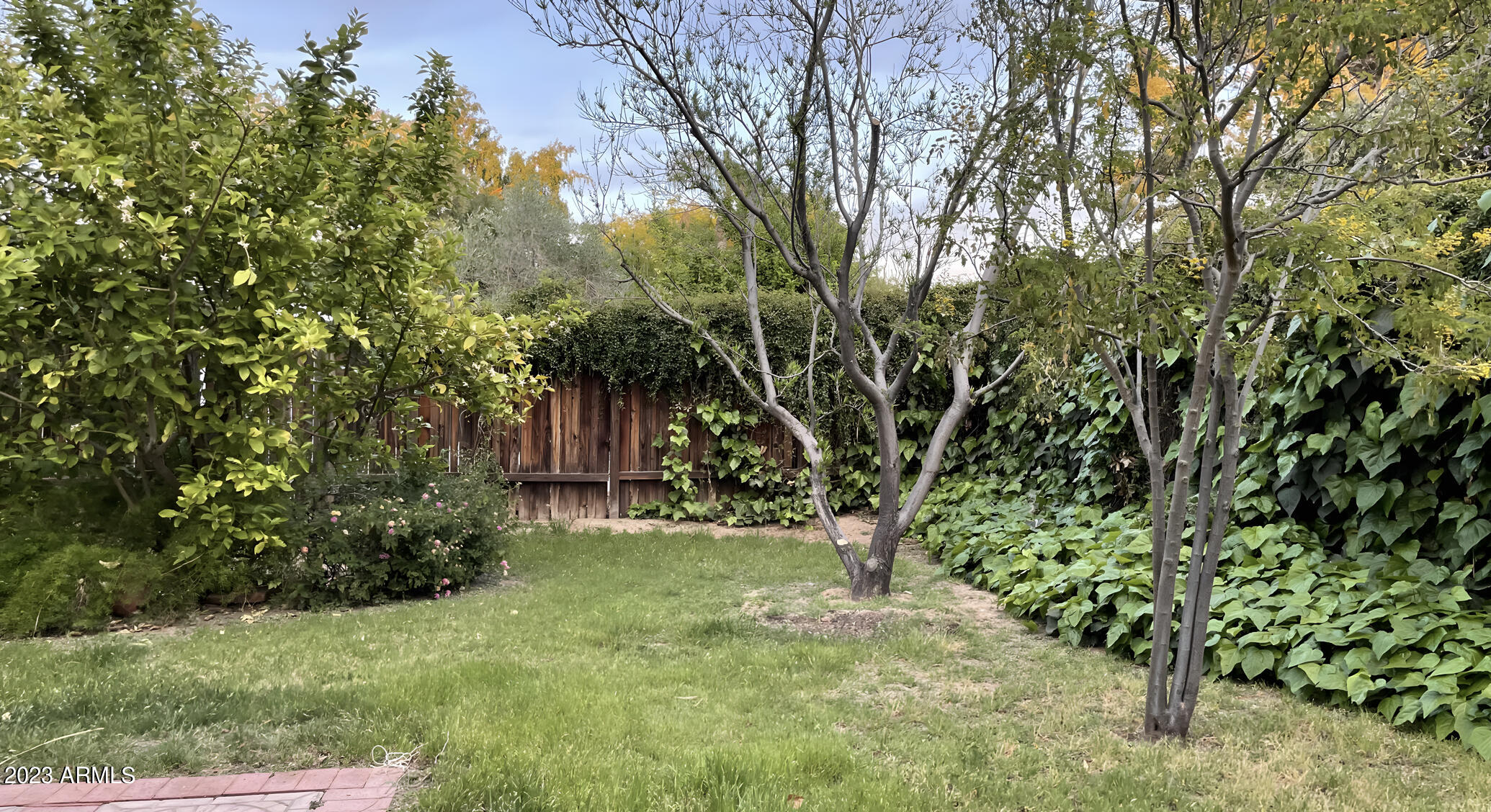 5739 N 10TH Place