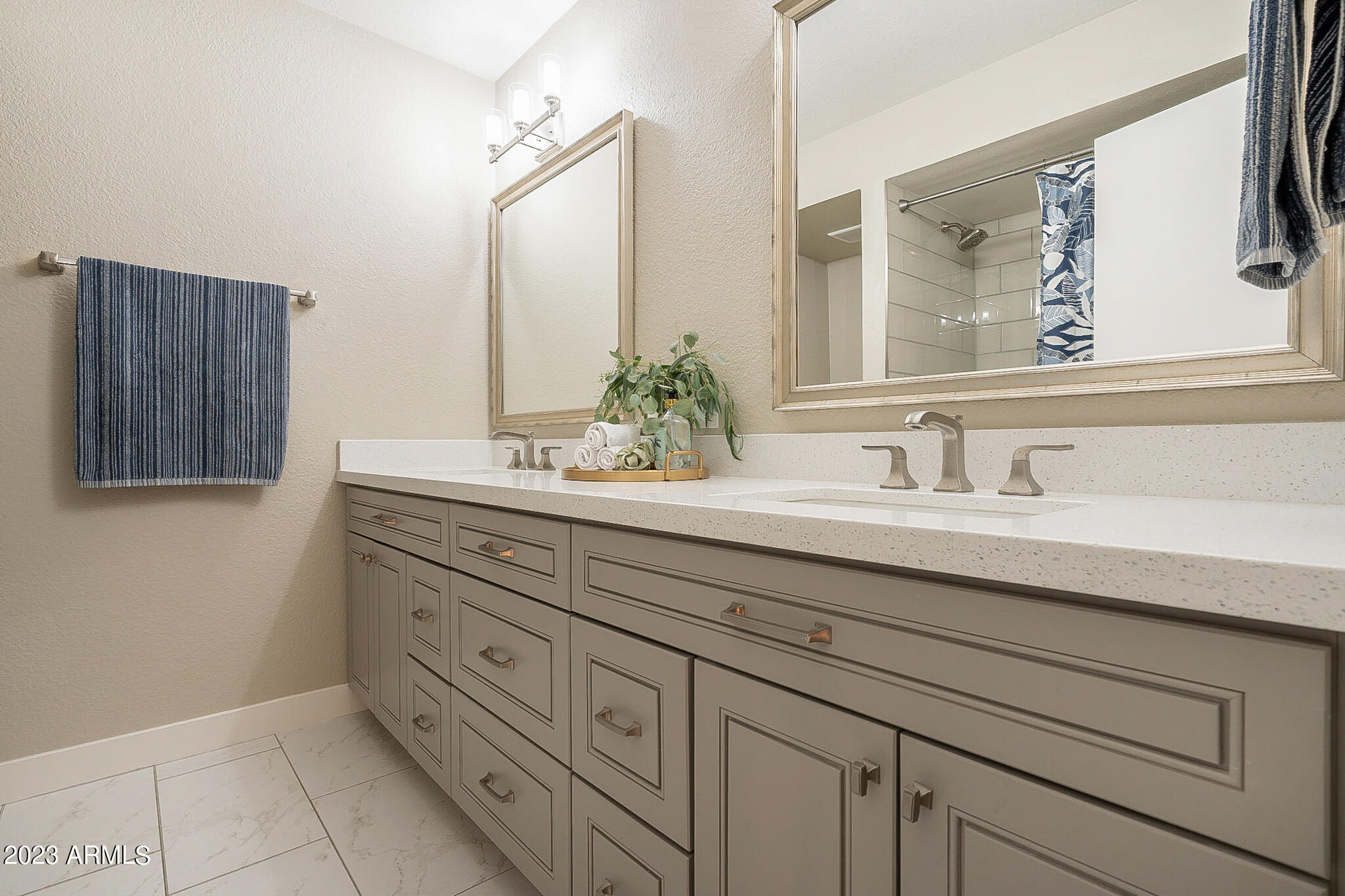 7044 N Via de Paesia --