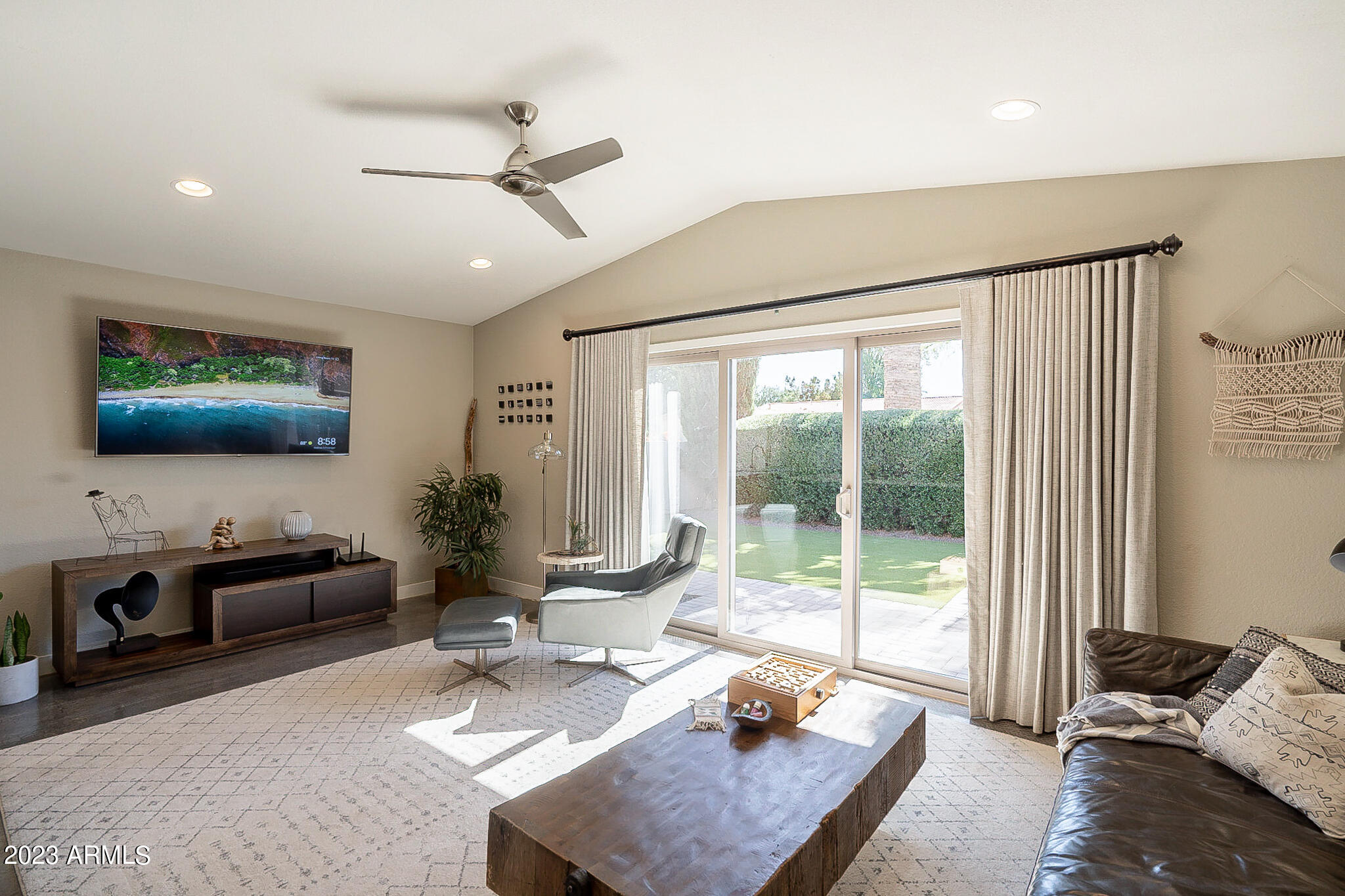 7044 N Via de Paesia --