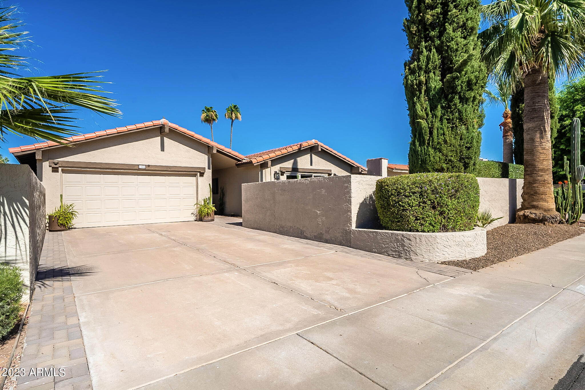 7044 N Via de Paesia --