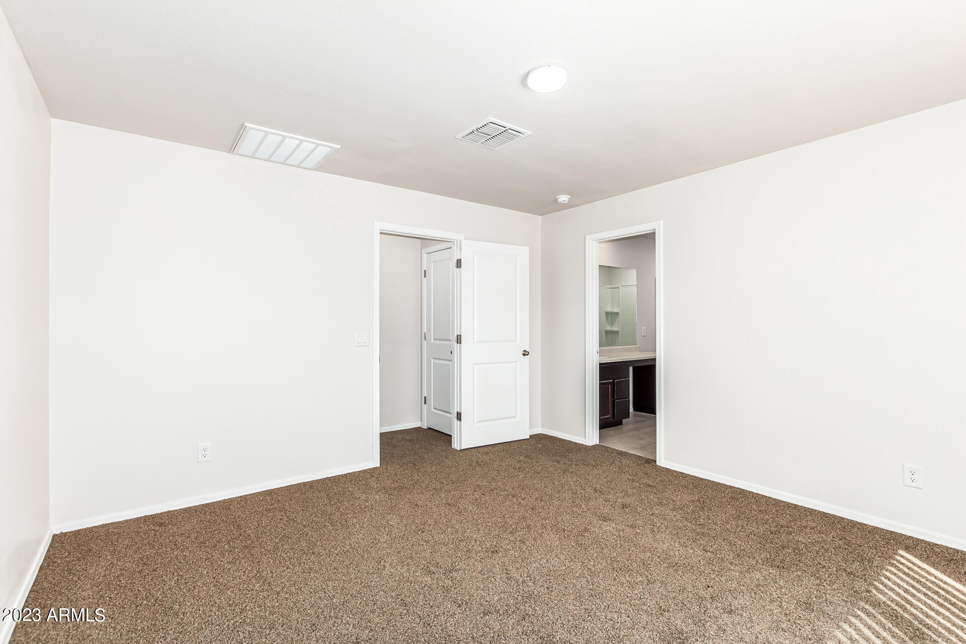 8669 S 253RD Drive