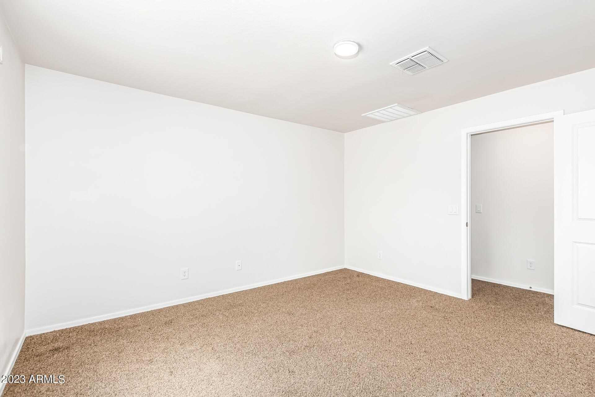 8669 S 253RD Drive