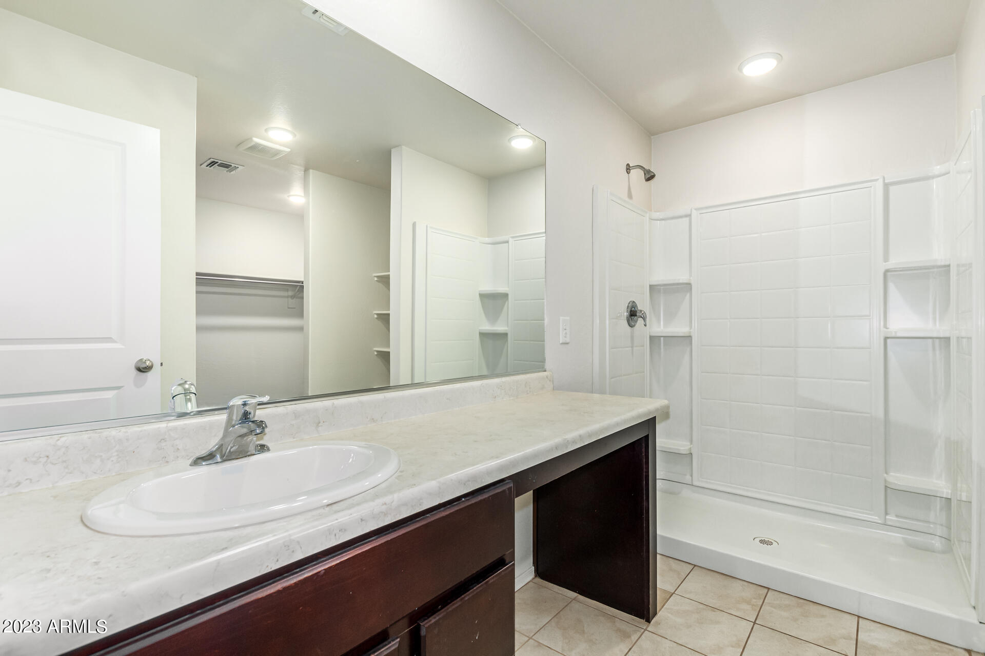 8669 S 253RD Drive