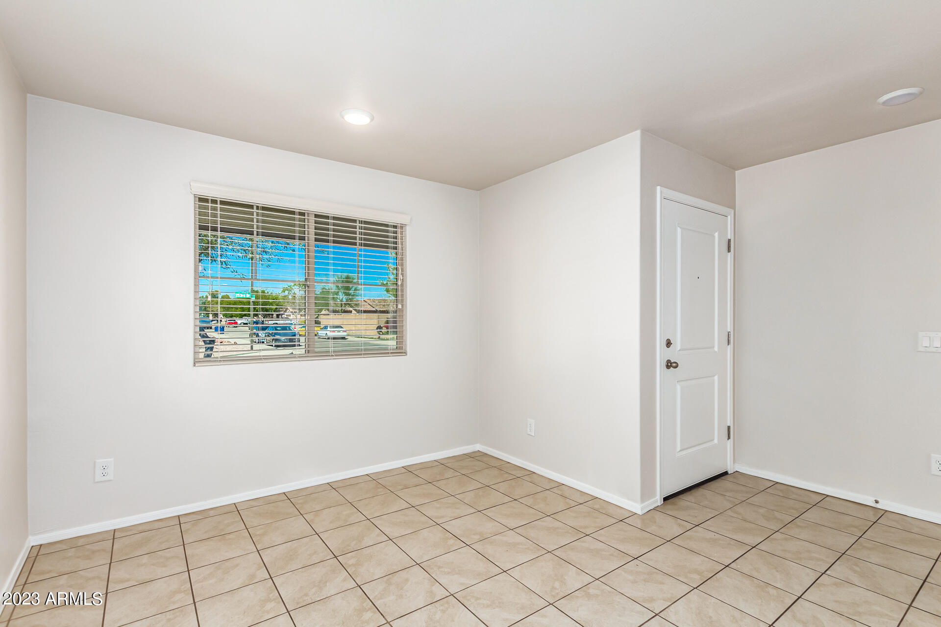 8669 S 253RD Drive