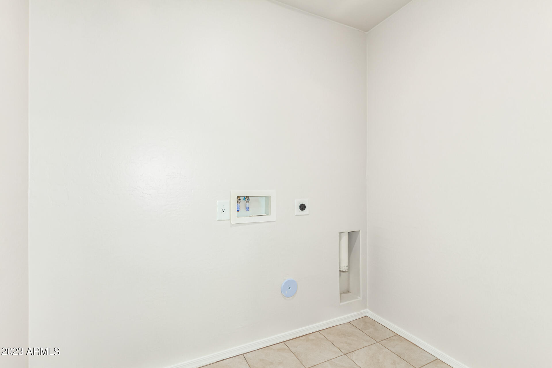 8669 S 253RD Drive