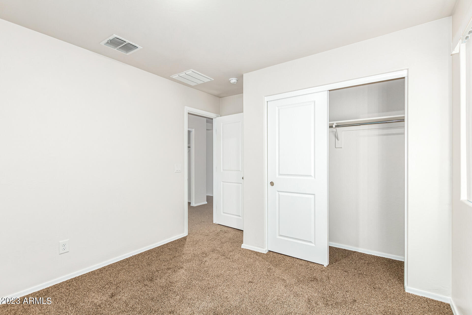 8669 S 253RD Drive