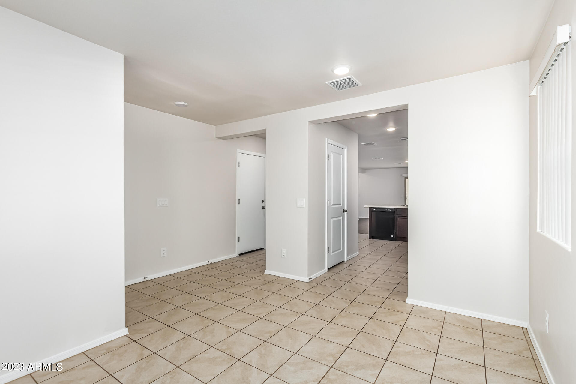 8669 S 253RD Drive