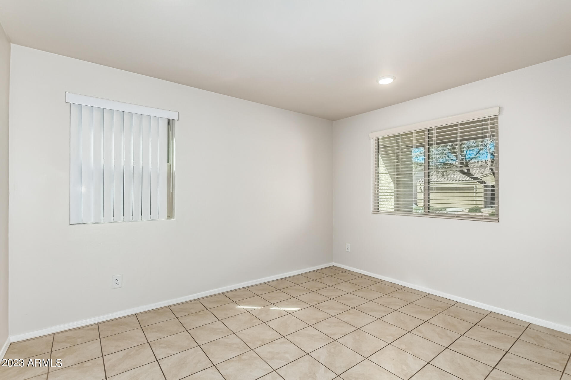 8669 S 253RD Drive