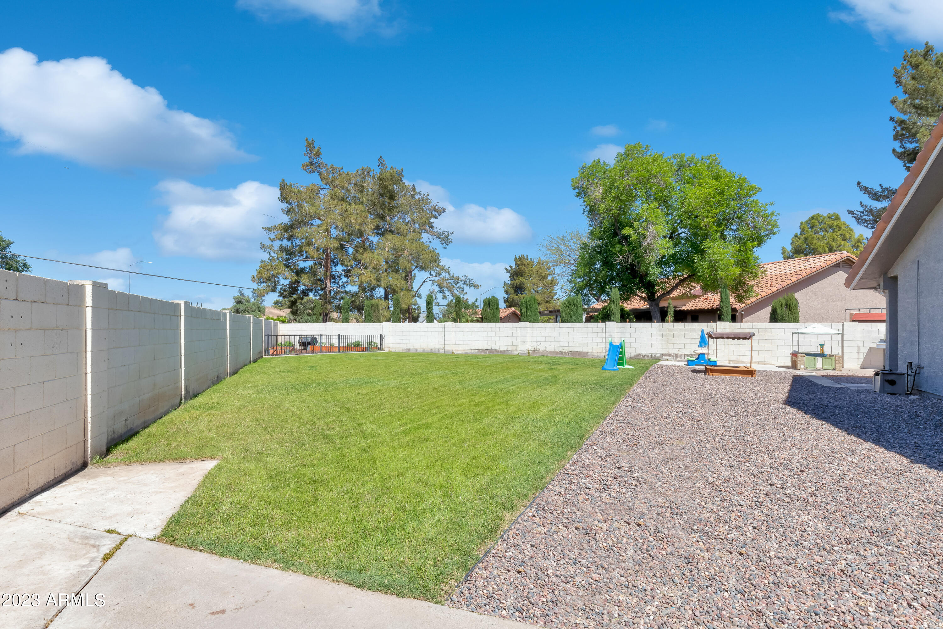 1214 E GREENWAY Circle