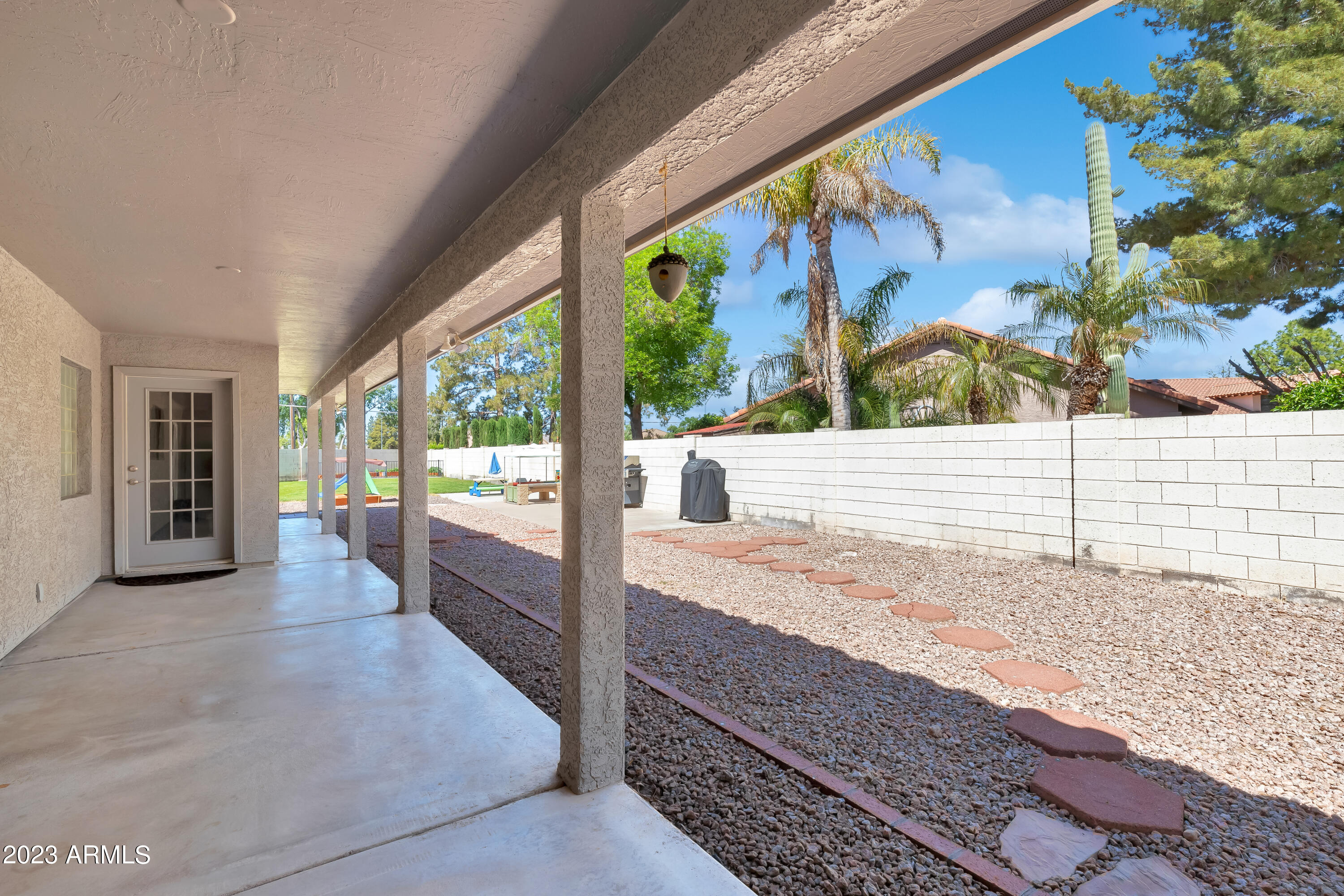 1214 E GREENWAY Circle
