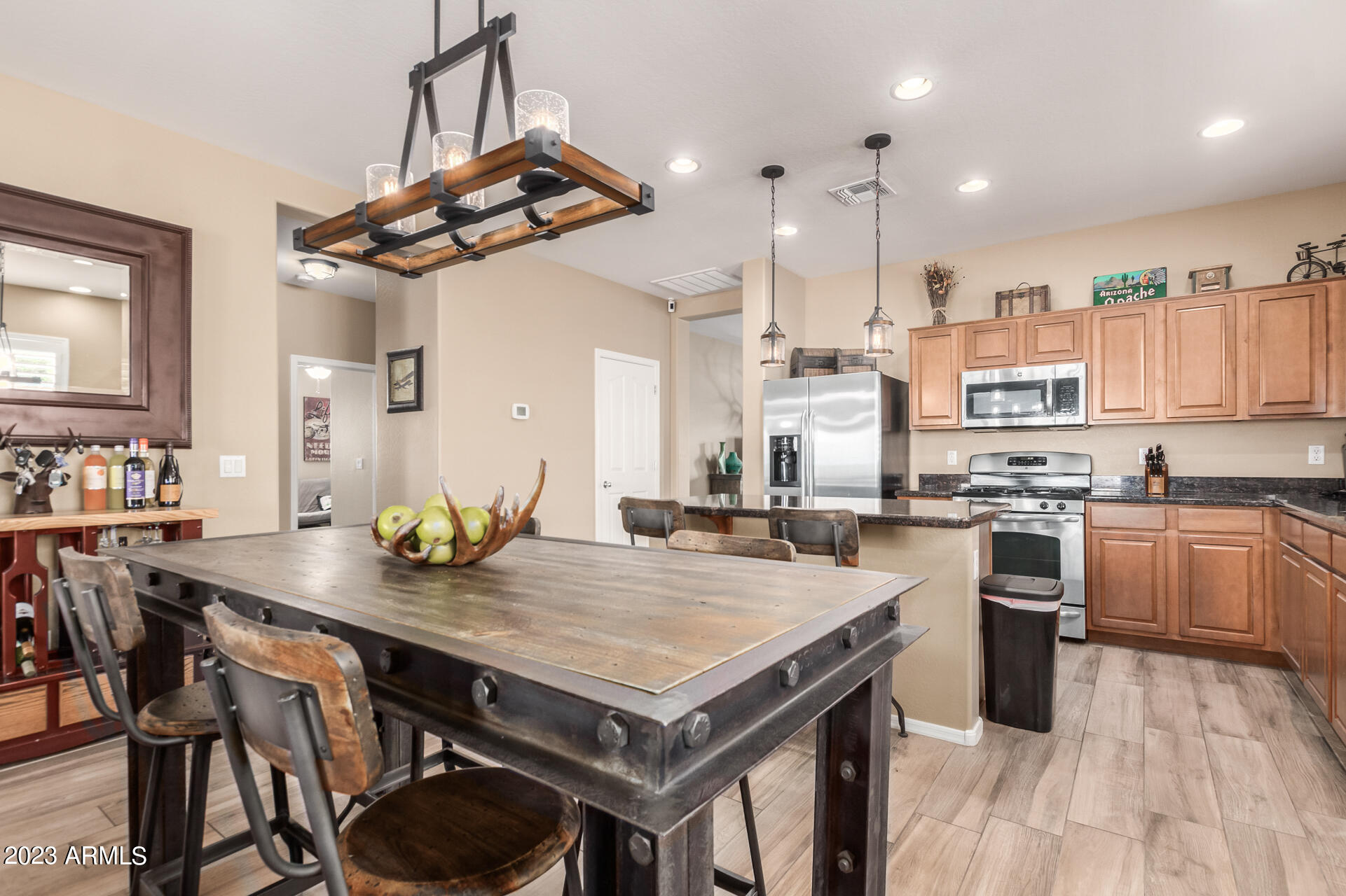 2702 W WILLIAM Lane