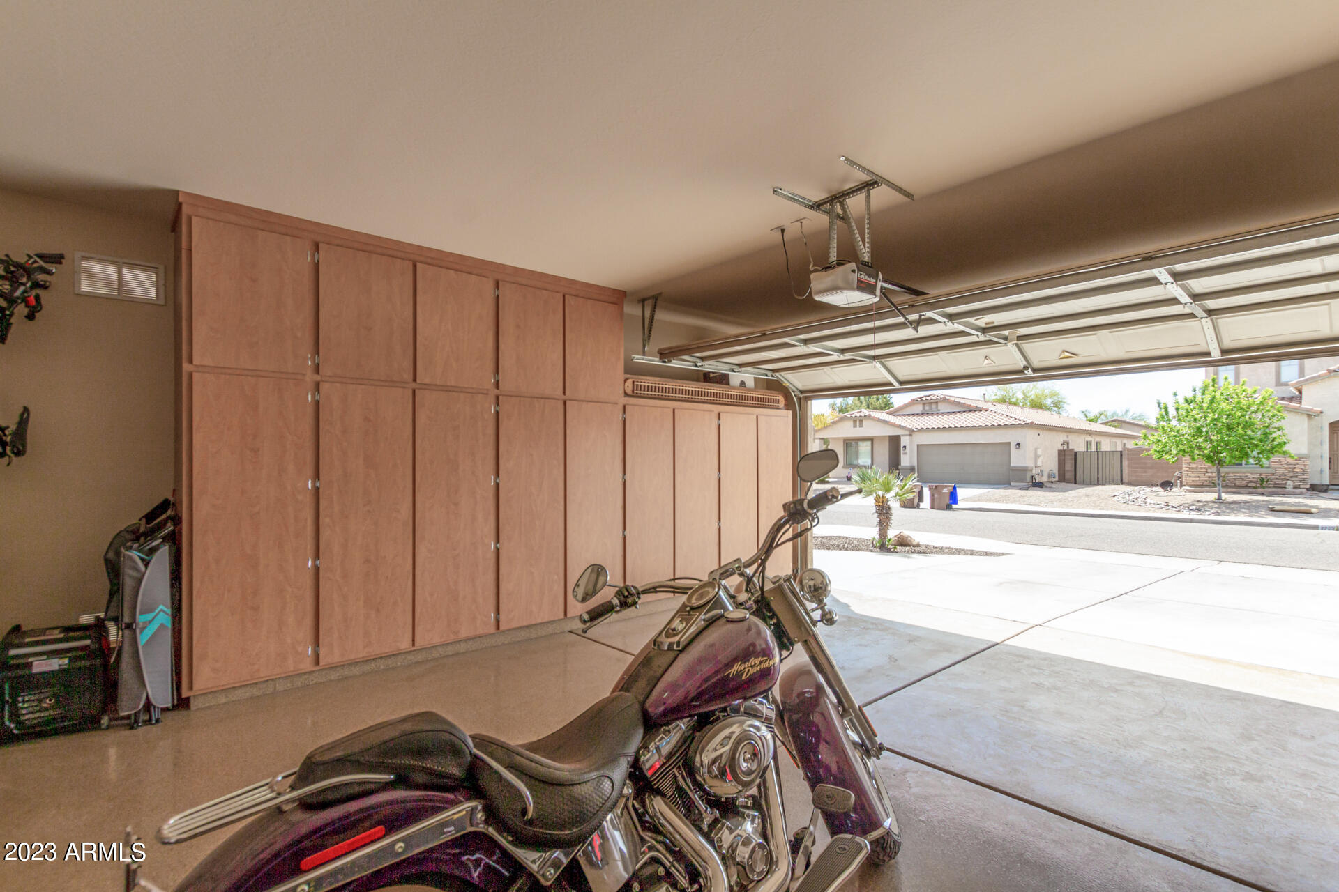 2702 W WILLIAM Lane