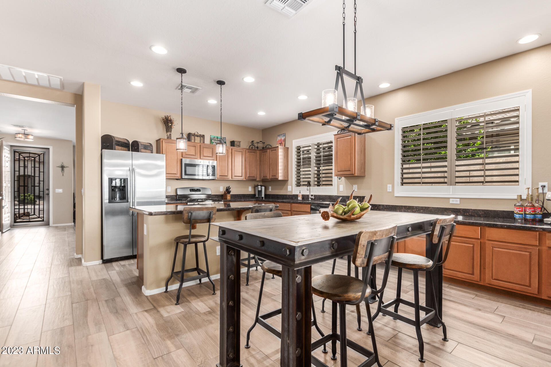 2702 W WILLIAM Lane