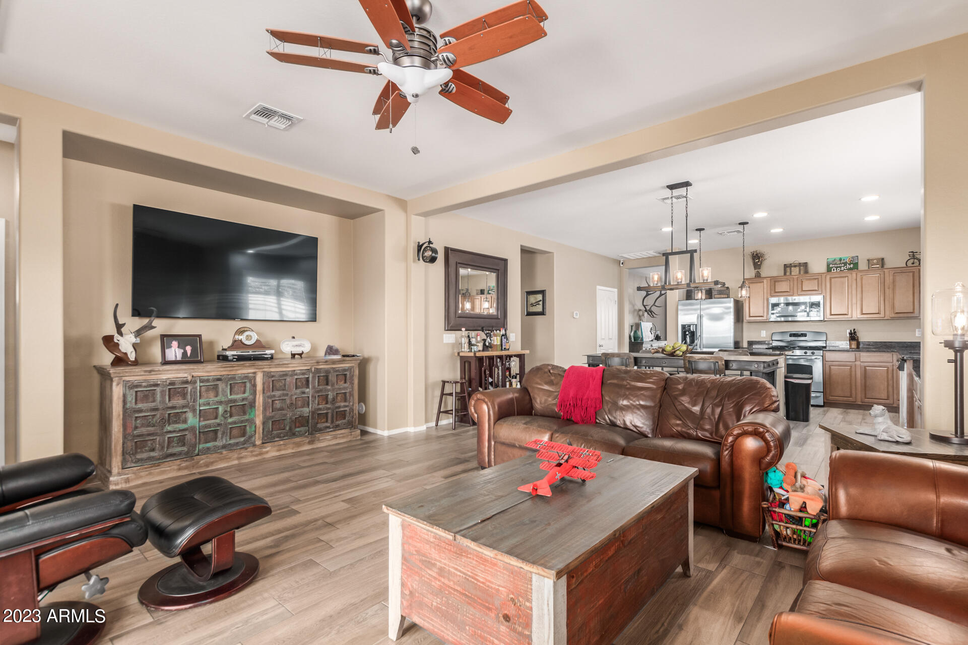 2702 W WILLIAM Lane