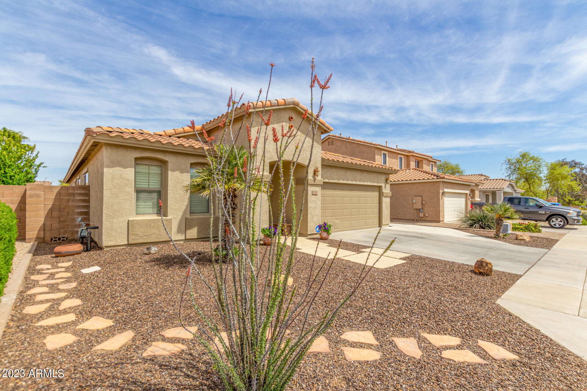 2702 W WILLIAM Lane