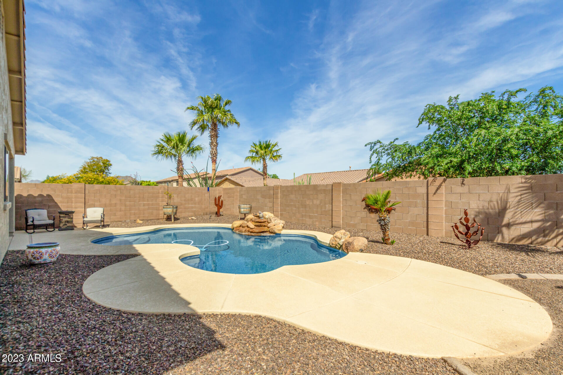 2702 W WILLIAM Lane