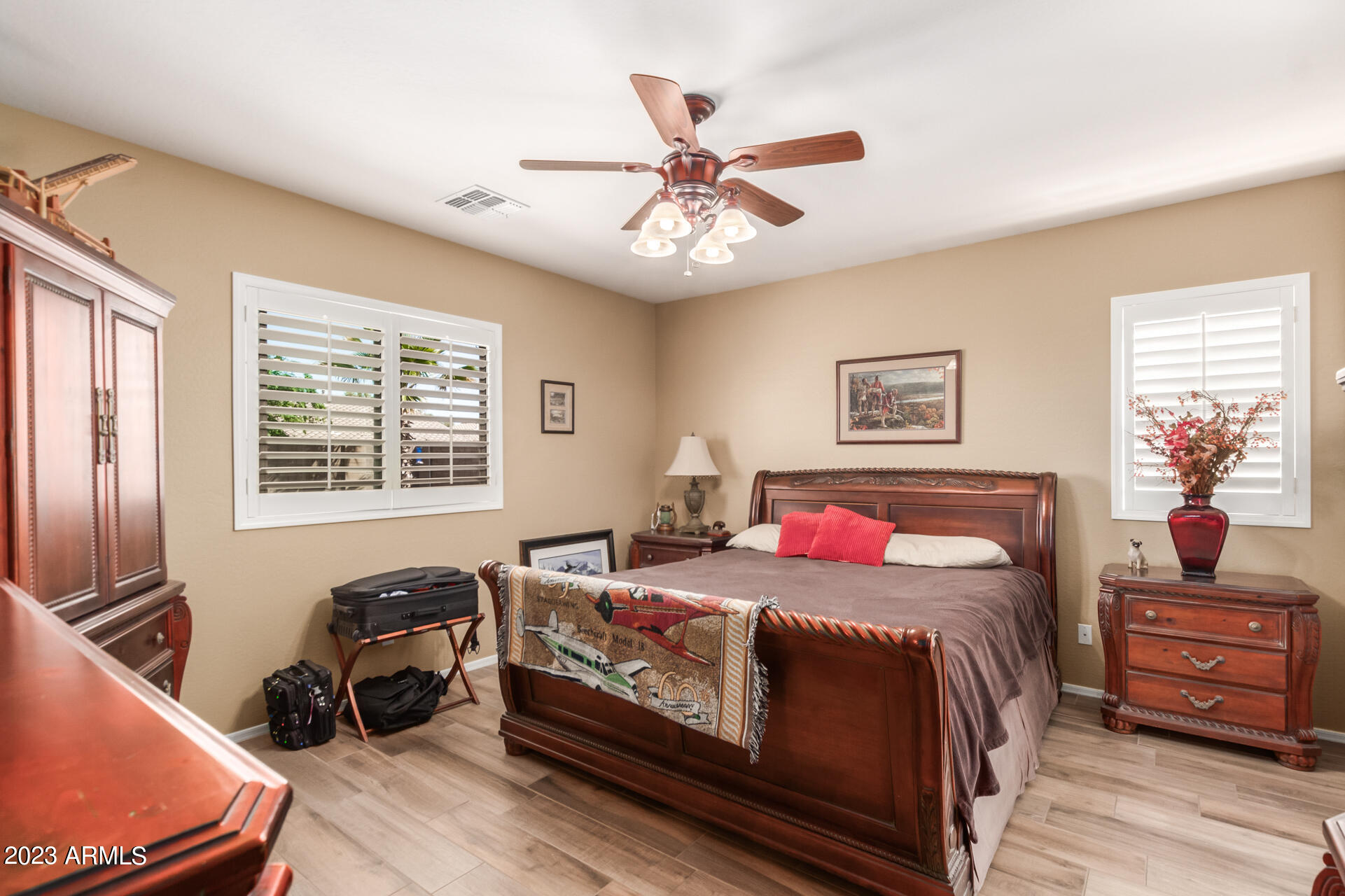 2702 W WILLIAM Lane