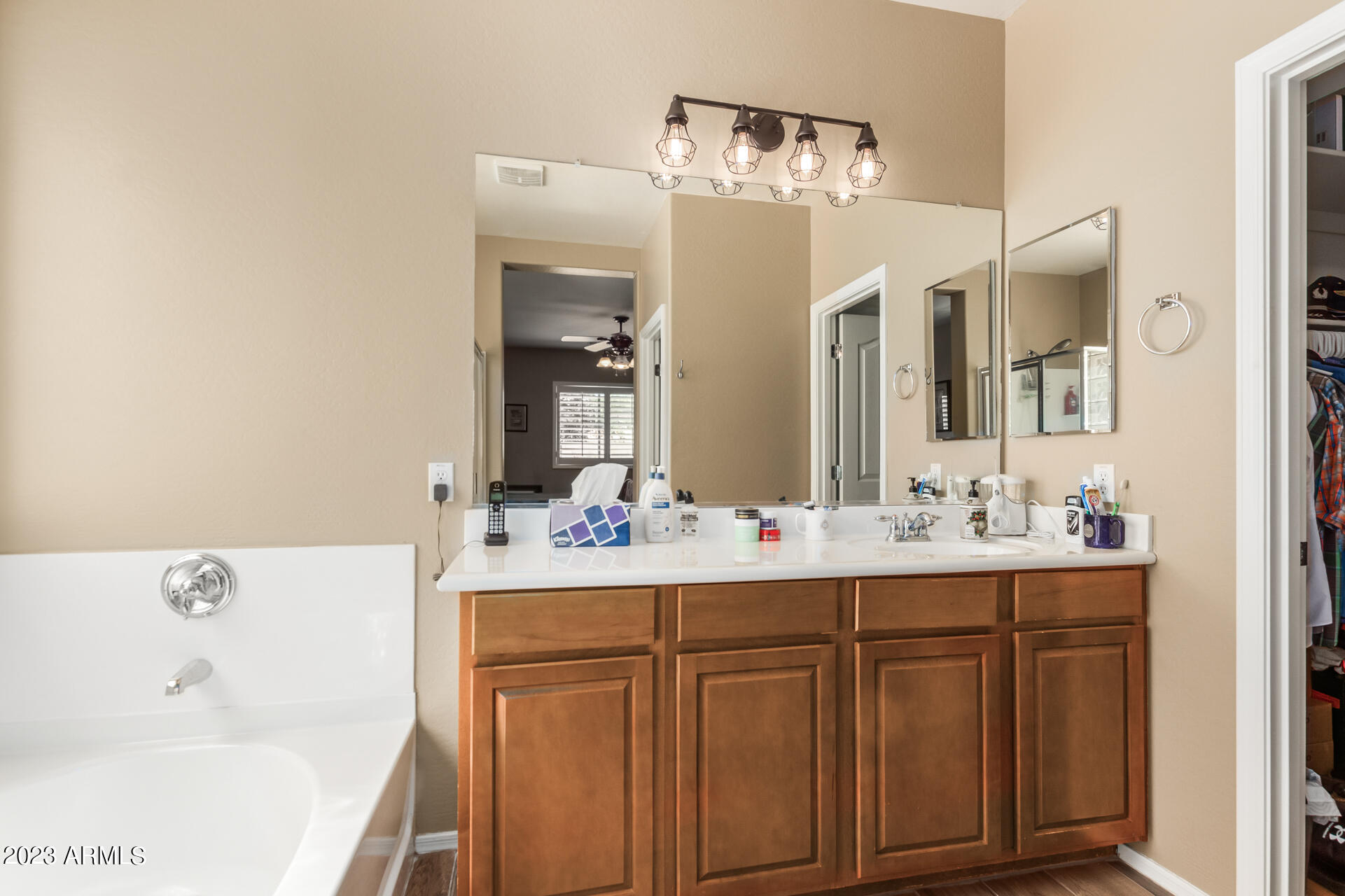 2702 W WILLIAM Lane