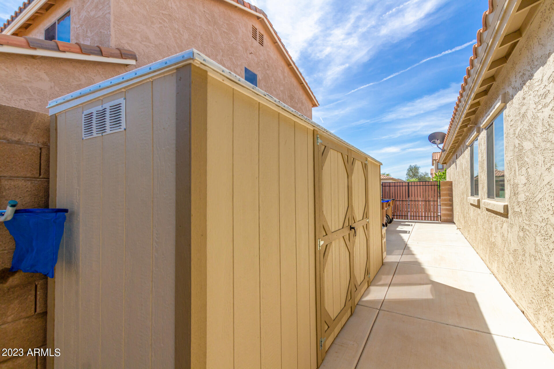 2702 W WILLIAM Lane