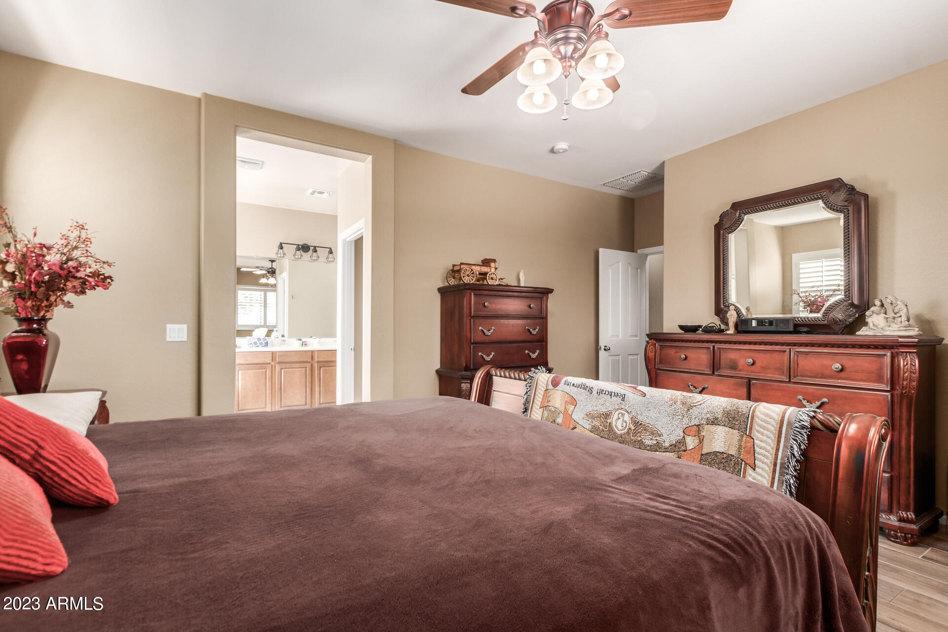 2702 W WILLIAM Lane