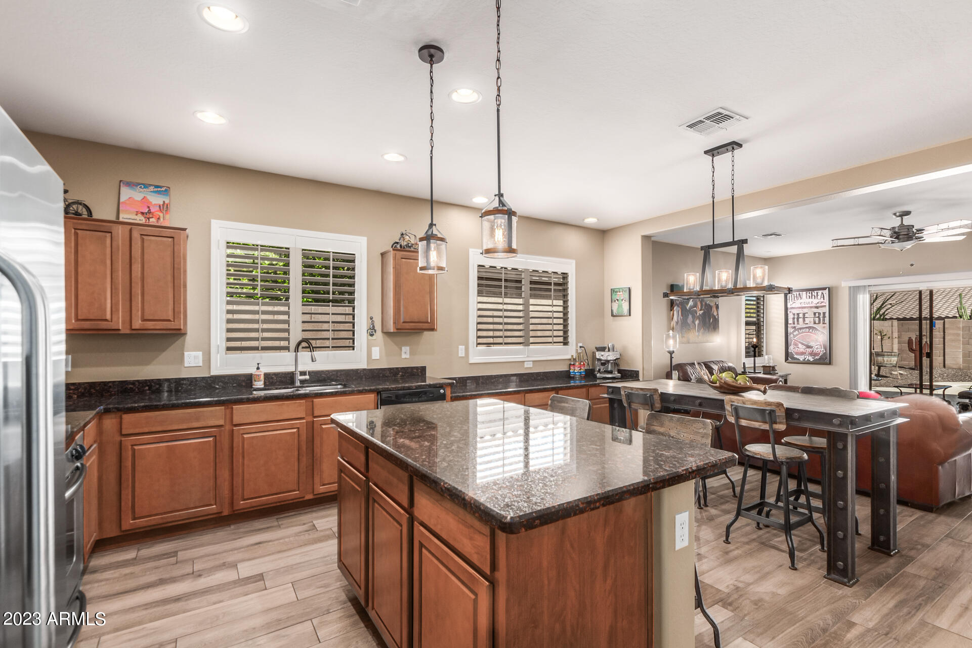 2702 W WILLIAM Lane
