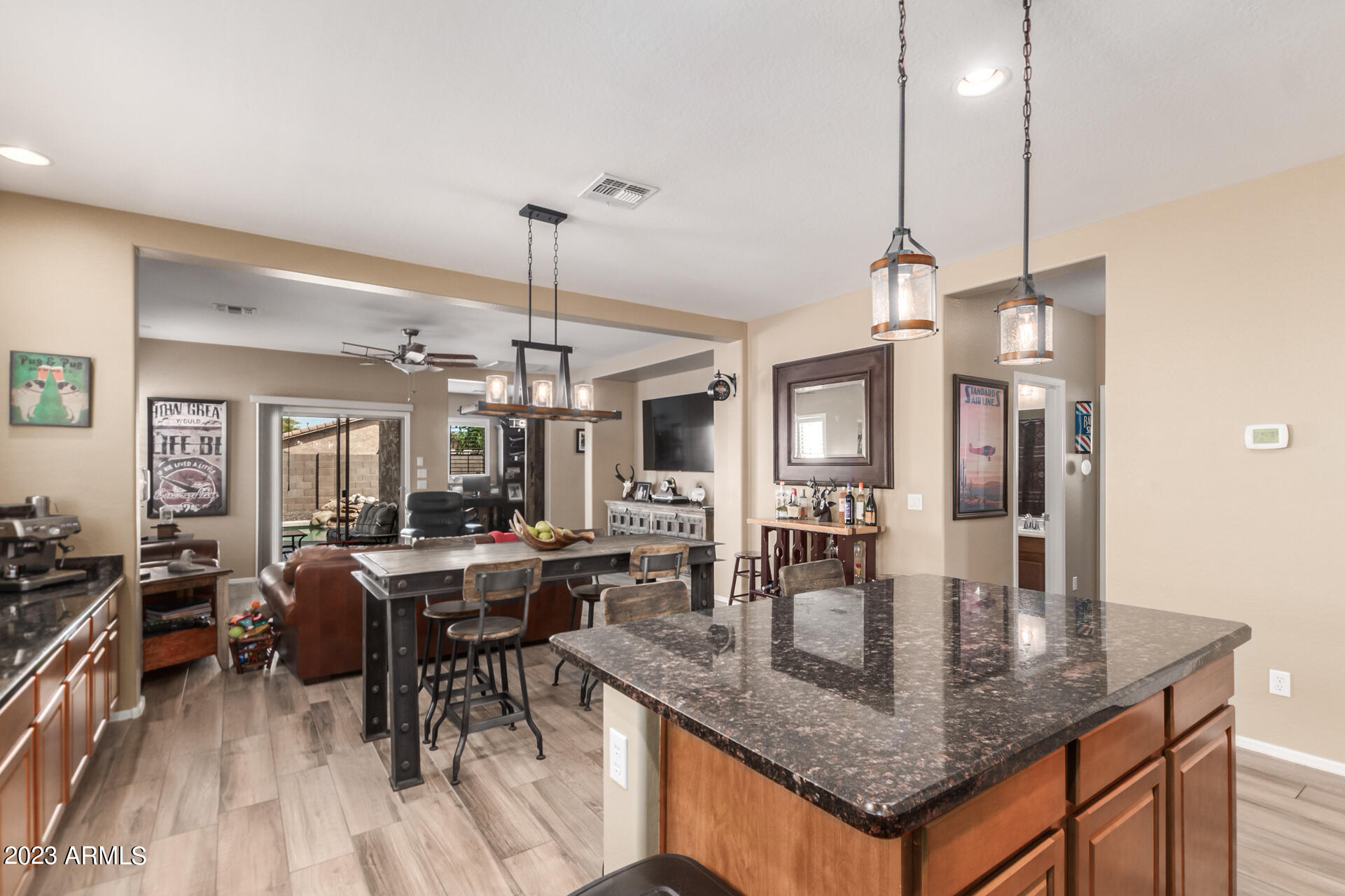 2702 W WILLIAM Lane