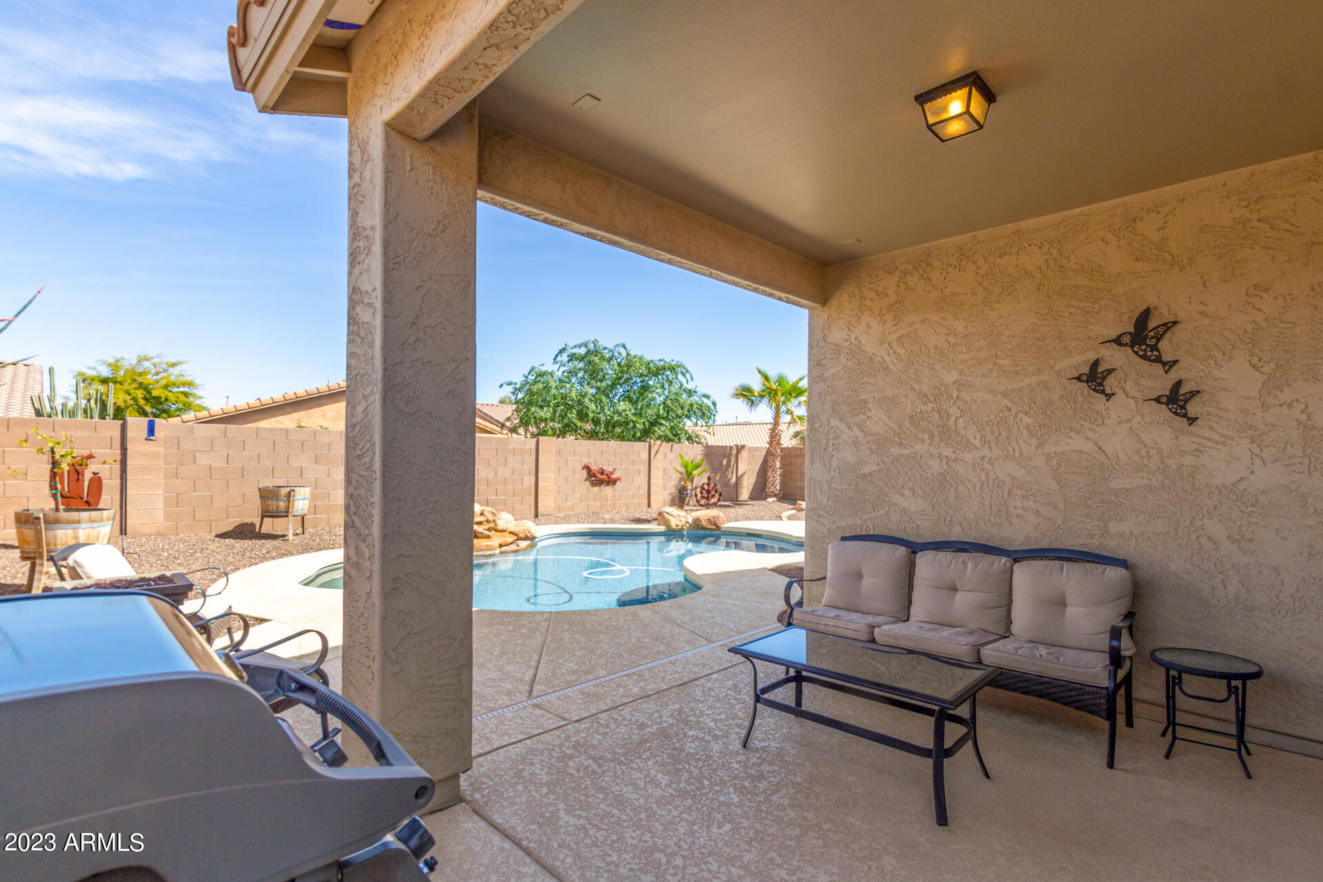2702 W WILLIAM Lane