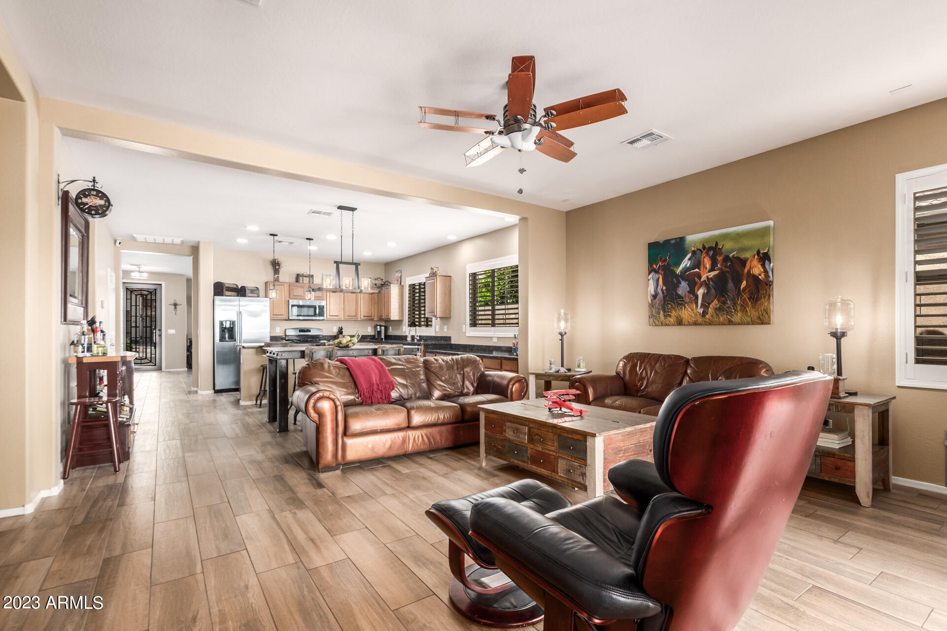 2702 W WILLIAM Lane