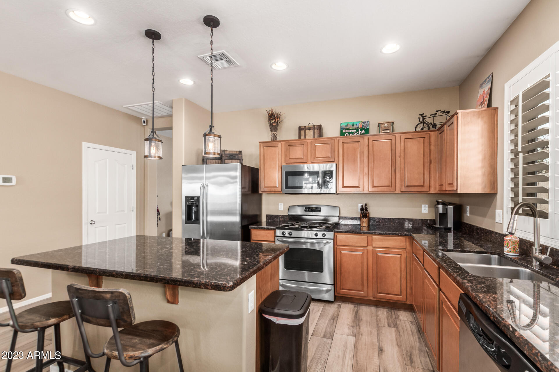 2702 W WILLIAM Lane