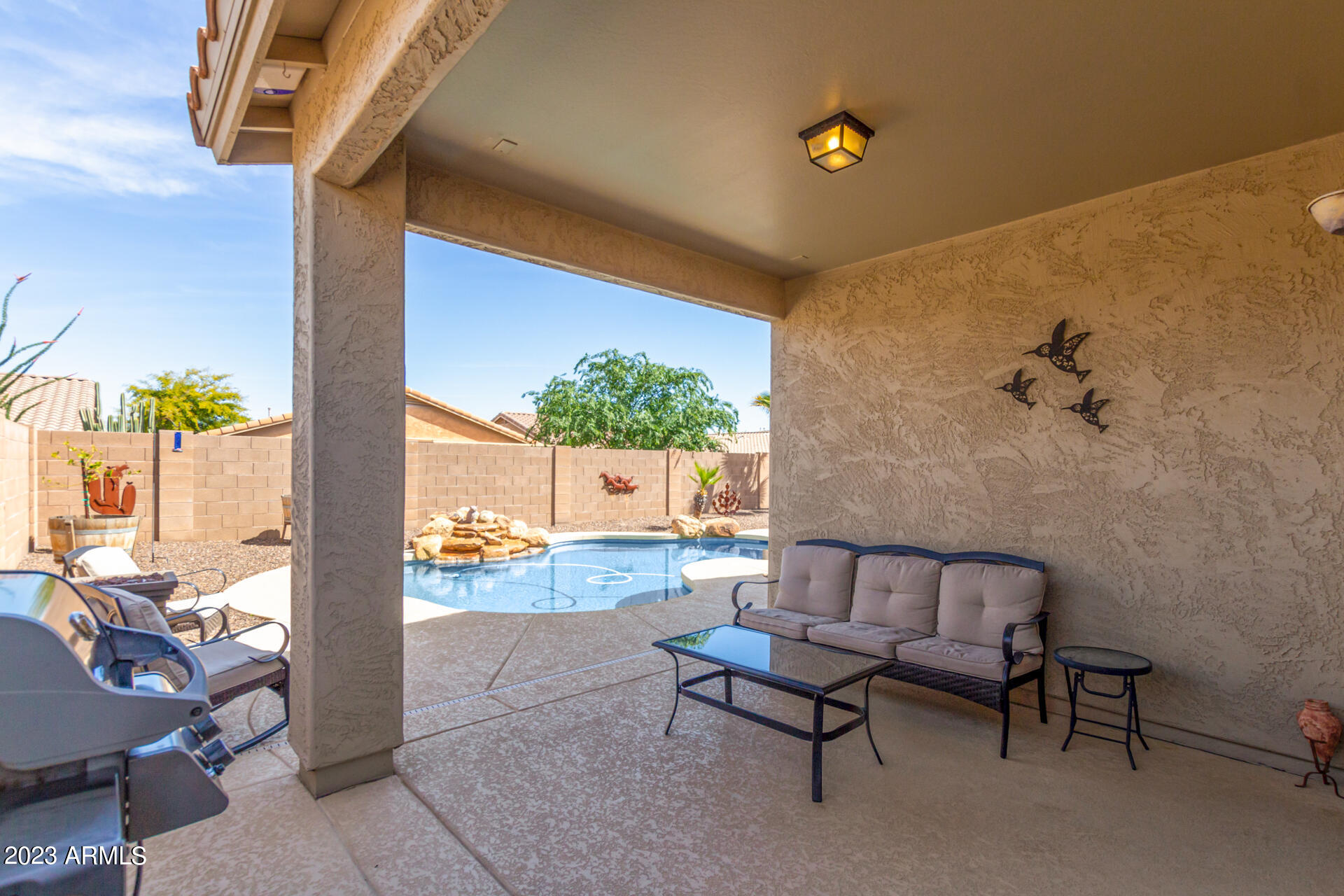 2702 W WILLIAM Lane