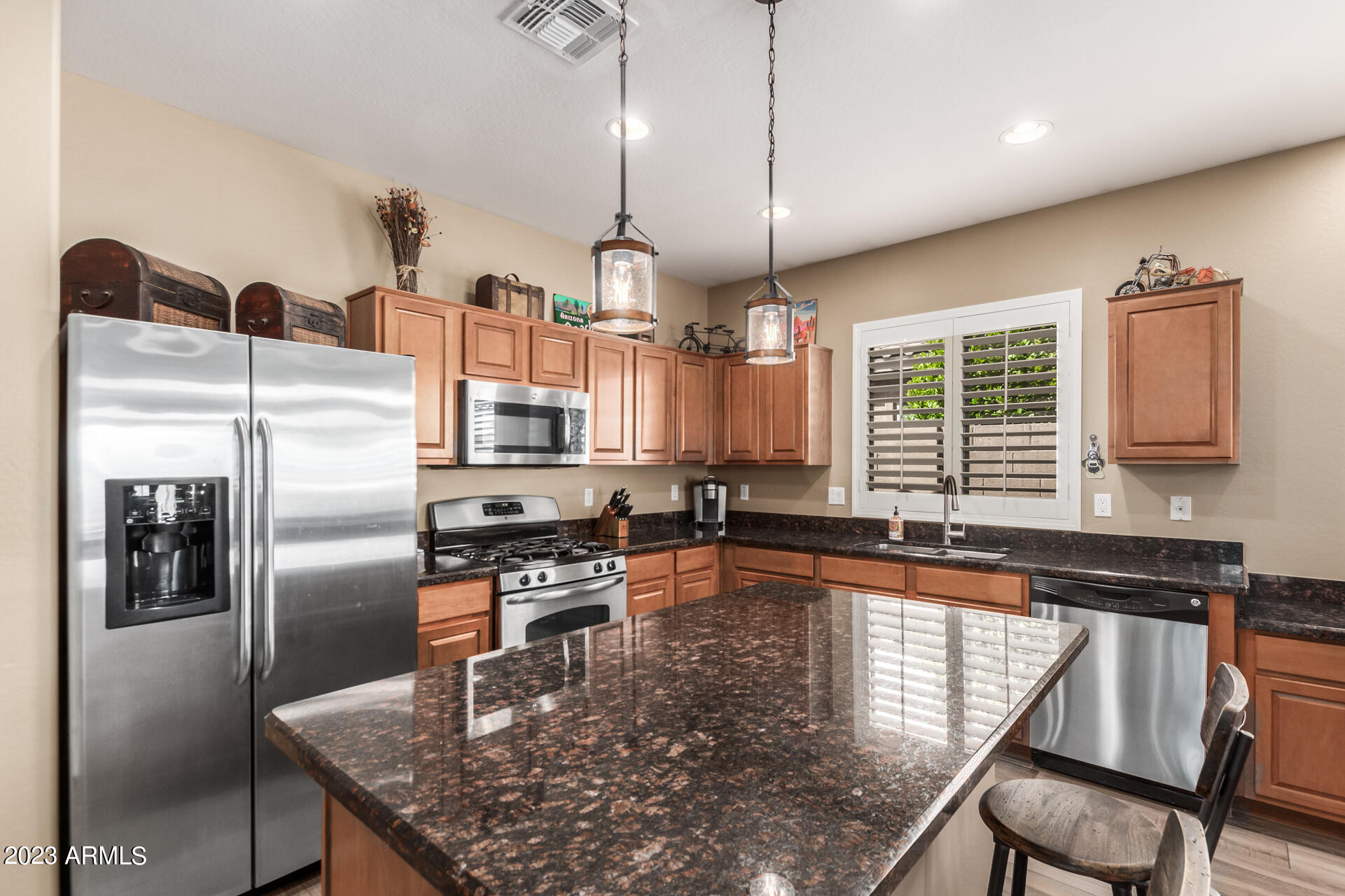 2702 W WILLIAM Lane